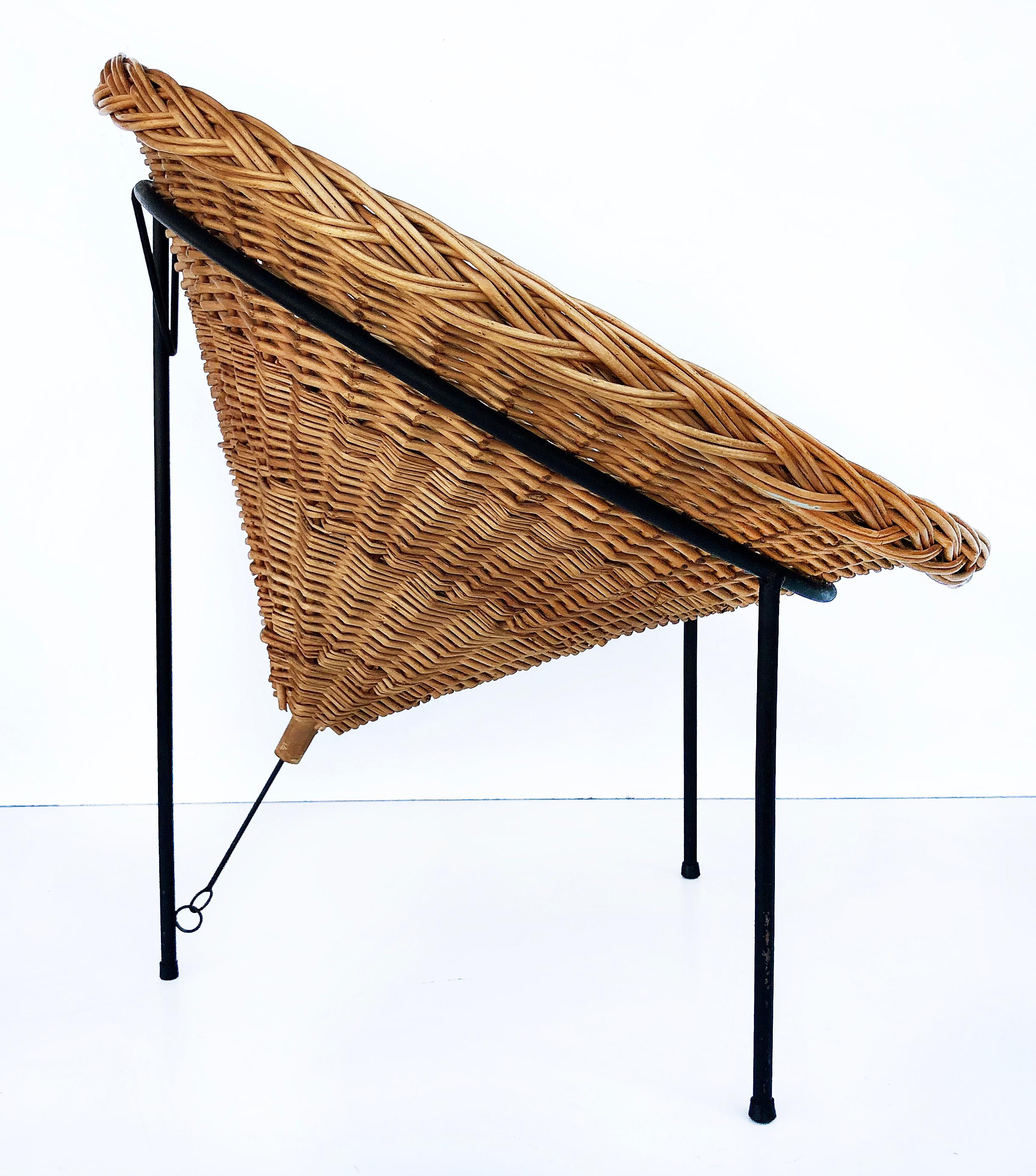 Roberto Mango '50s sunflower wicker cone basket chair


Offered is an exquisite 1950s Mid-Century Modern 