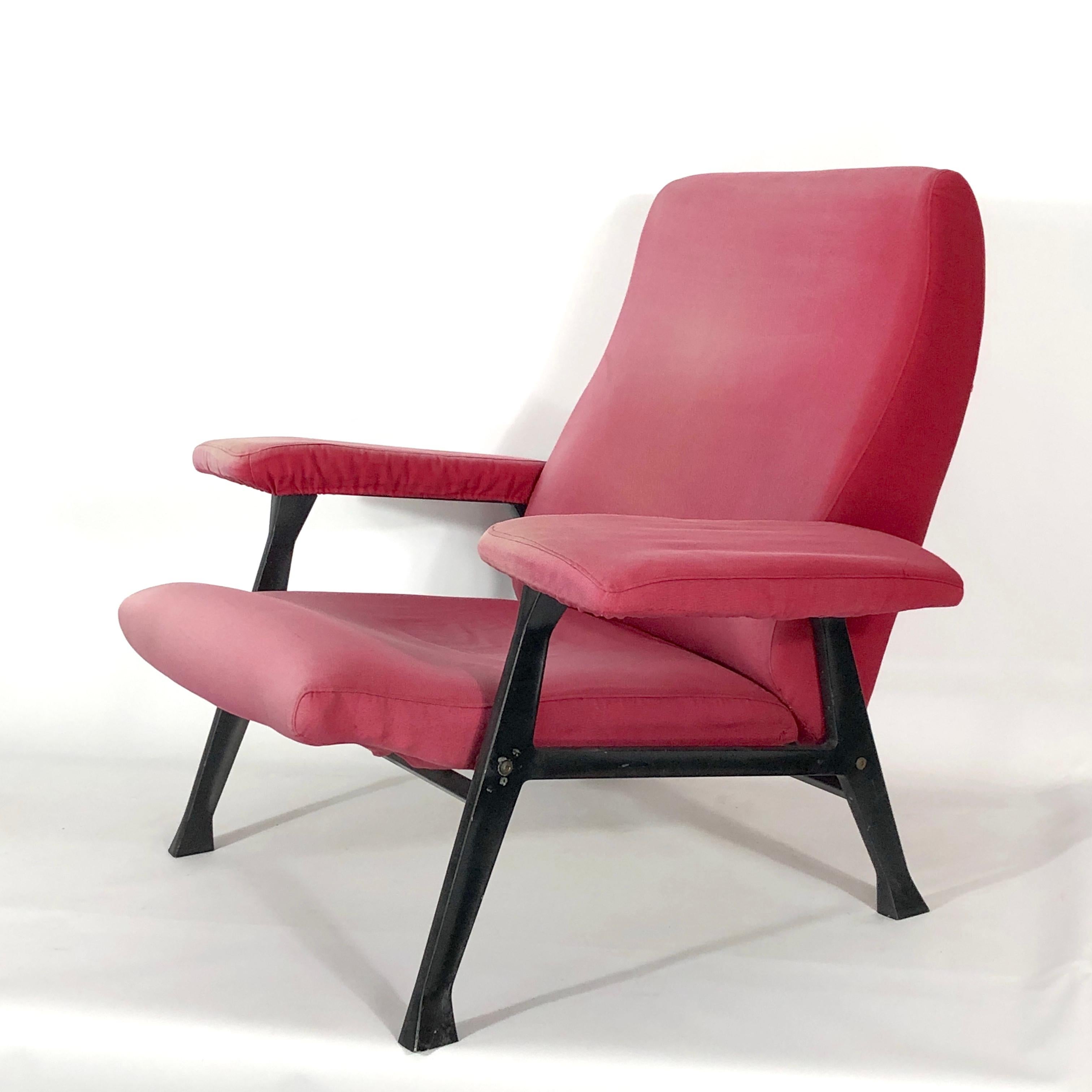 20th Century Roberto Menghi, 1st Edition Hall Armchair by Arflex, 1950s For Sale