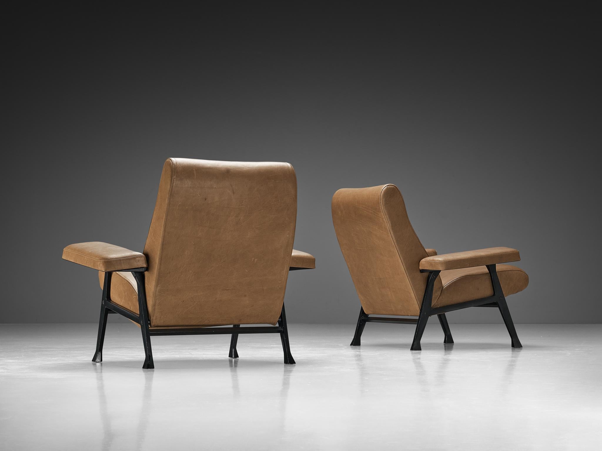 Roberto Menghi for Arflex Pair of ‘Hall’ Lounge Chairs in Brown Leather  In Good Condition For Sale In Waalwijk, NL