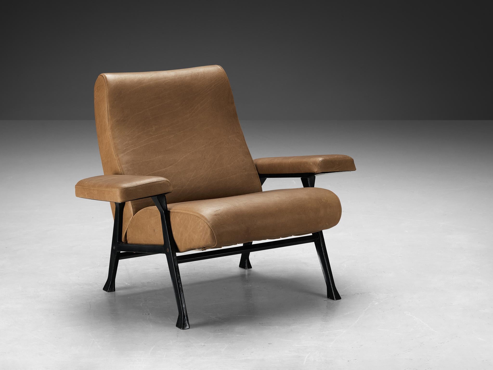 Mid-20th Century Roberto Menghi for Arflex Pair of ‘Hall’ Lounge Chairs in Brown Leather  For Sale