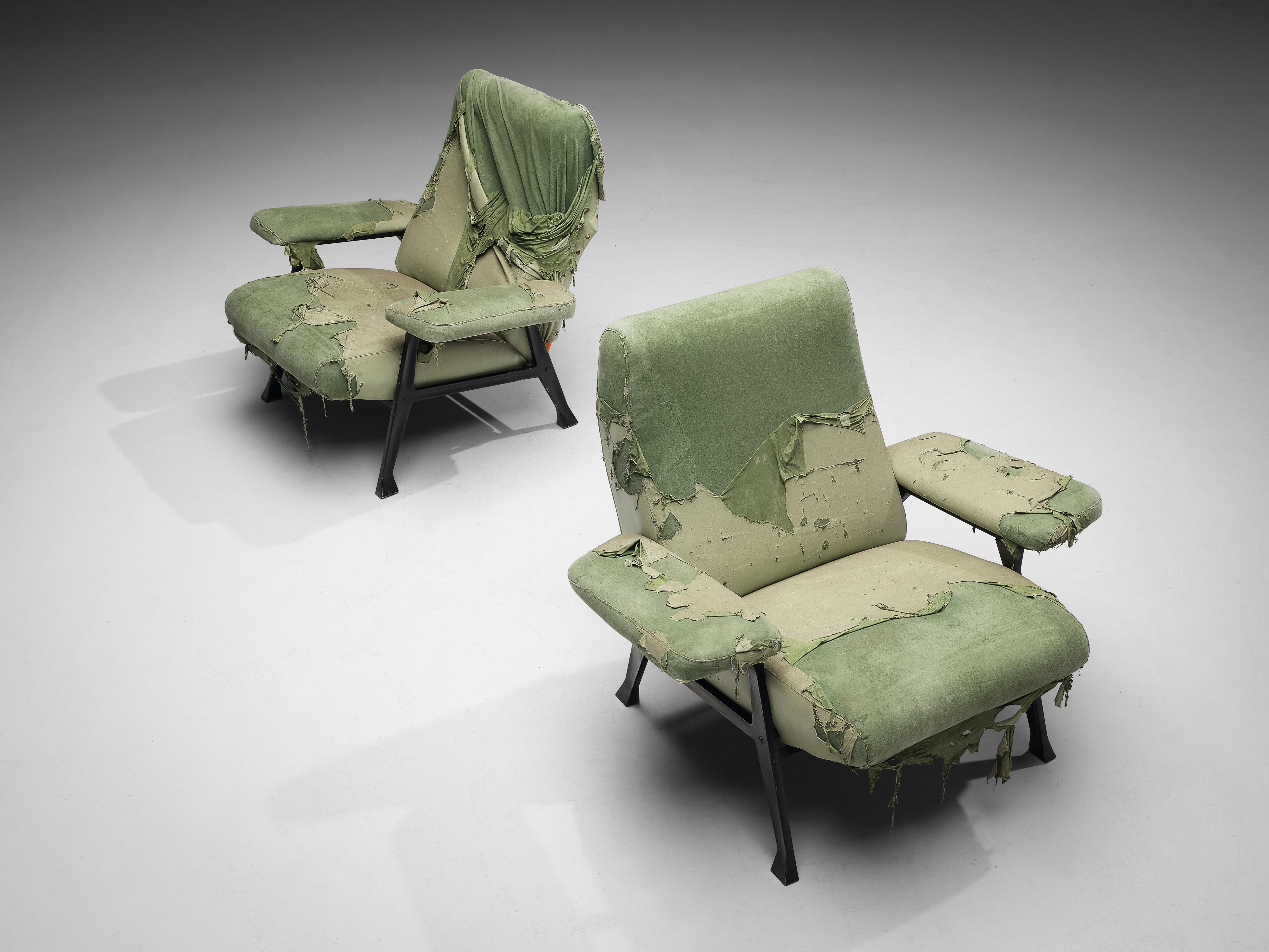 Roberto Menghi for Arflex Pair of ‘Hall’ Lounge Chairs in Light Green Fabric 4