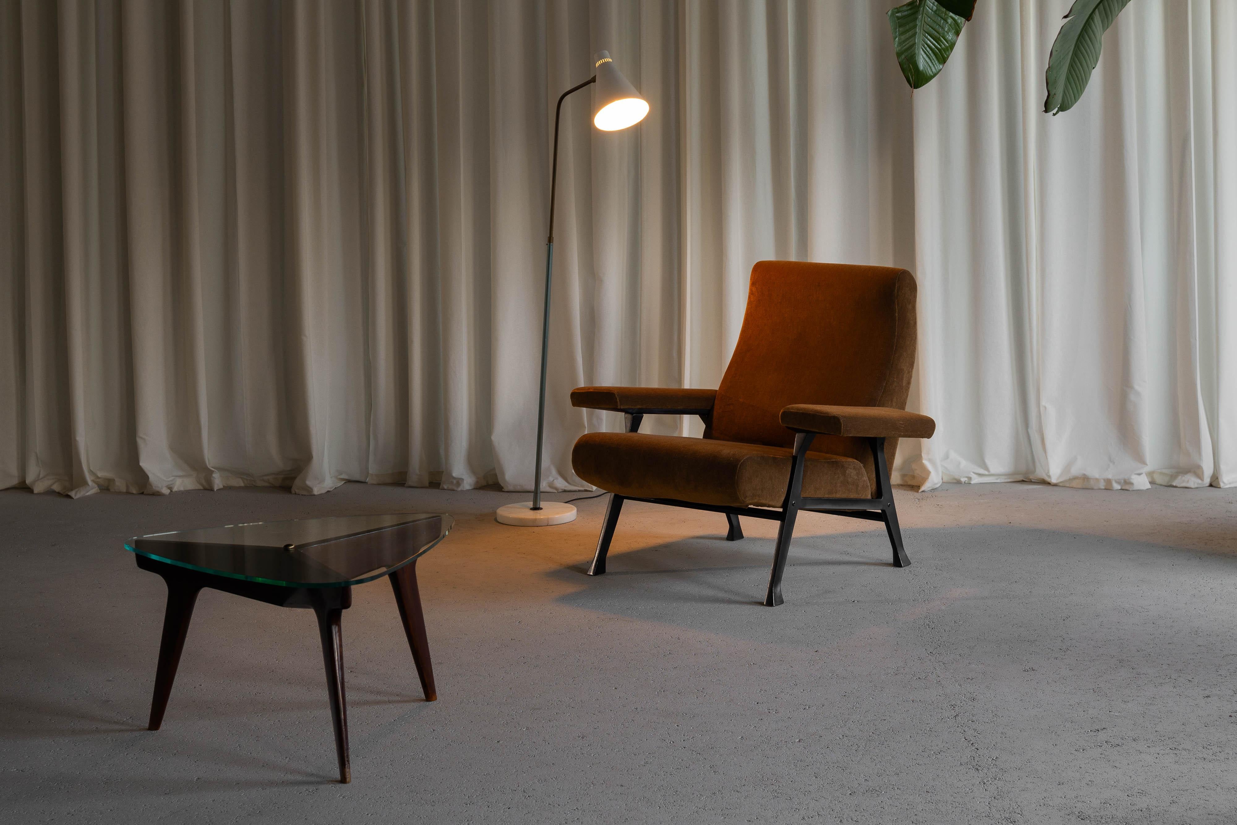 Ti presentiamo una rara e prestigiosa coppia di sedie lounge 