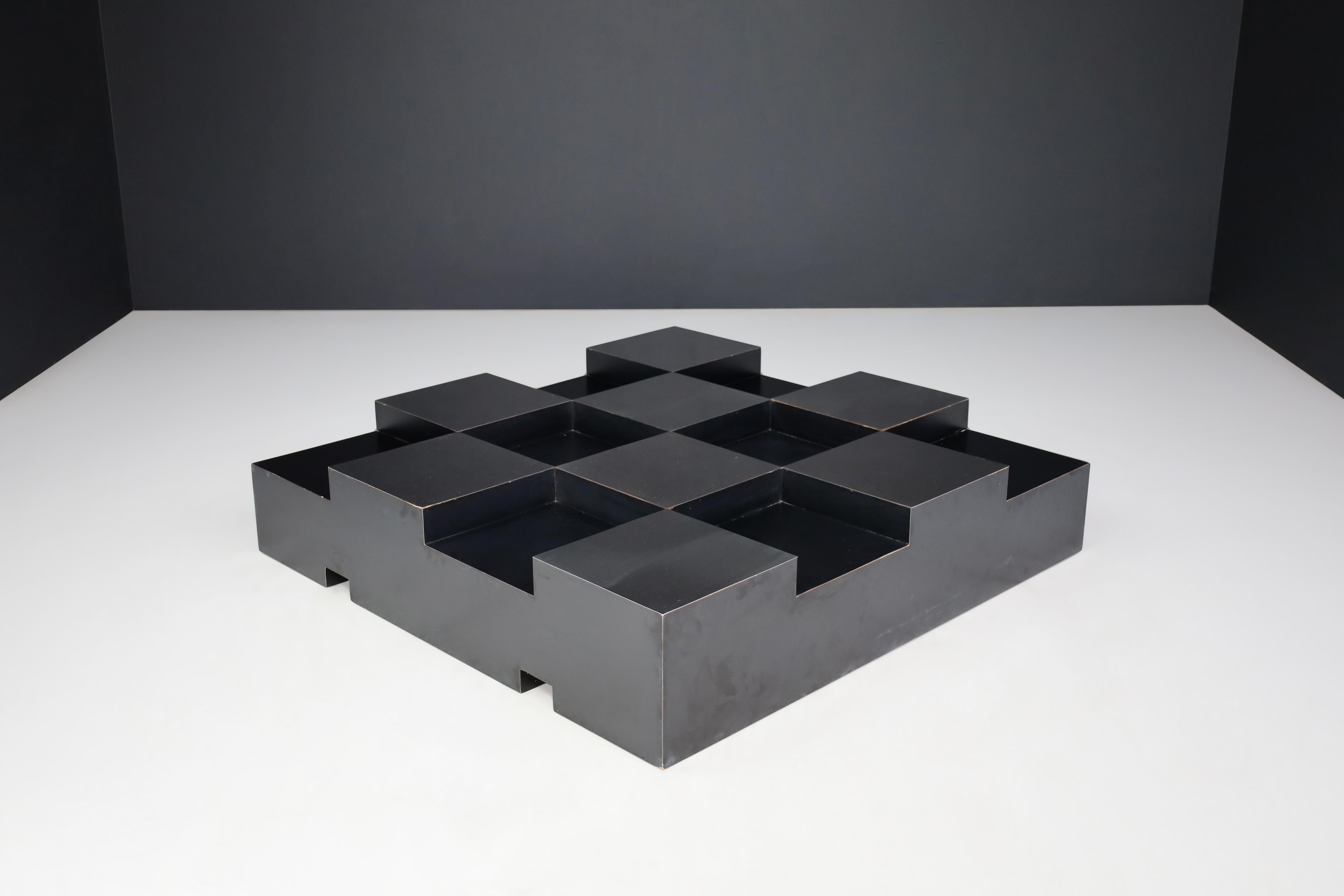 Acier Roberto Monsani Table basse à grille carrée en noir et acier, Italie, années 1970 en vente