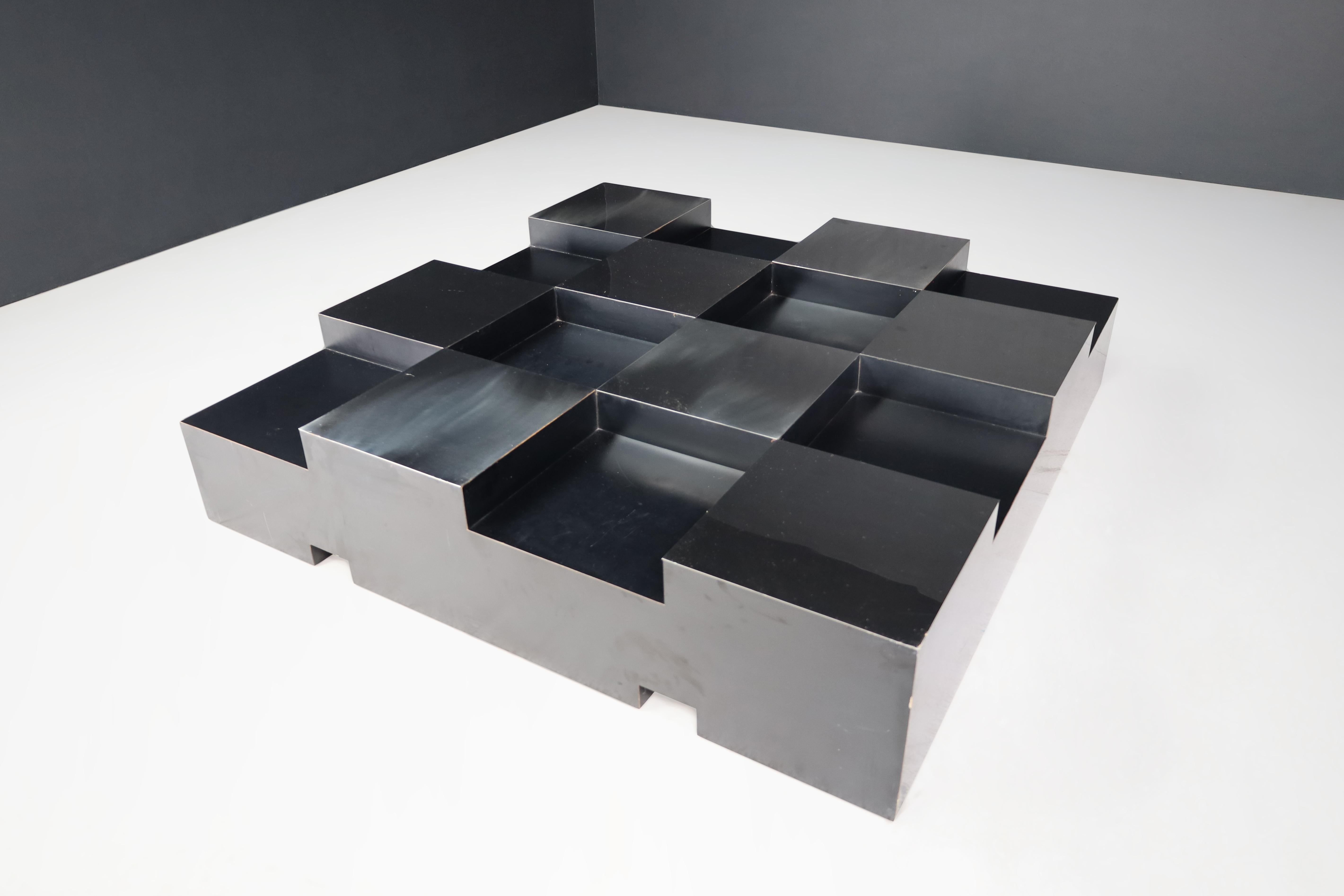 Roberto Monsani Table basse à grille carrée en noir et acier, Italie, années 1970 en vente 1