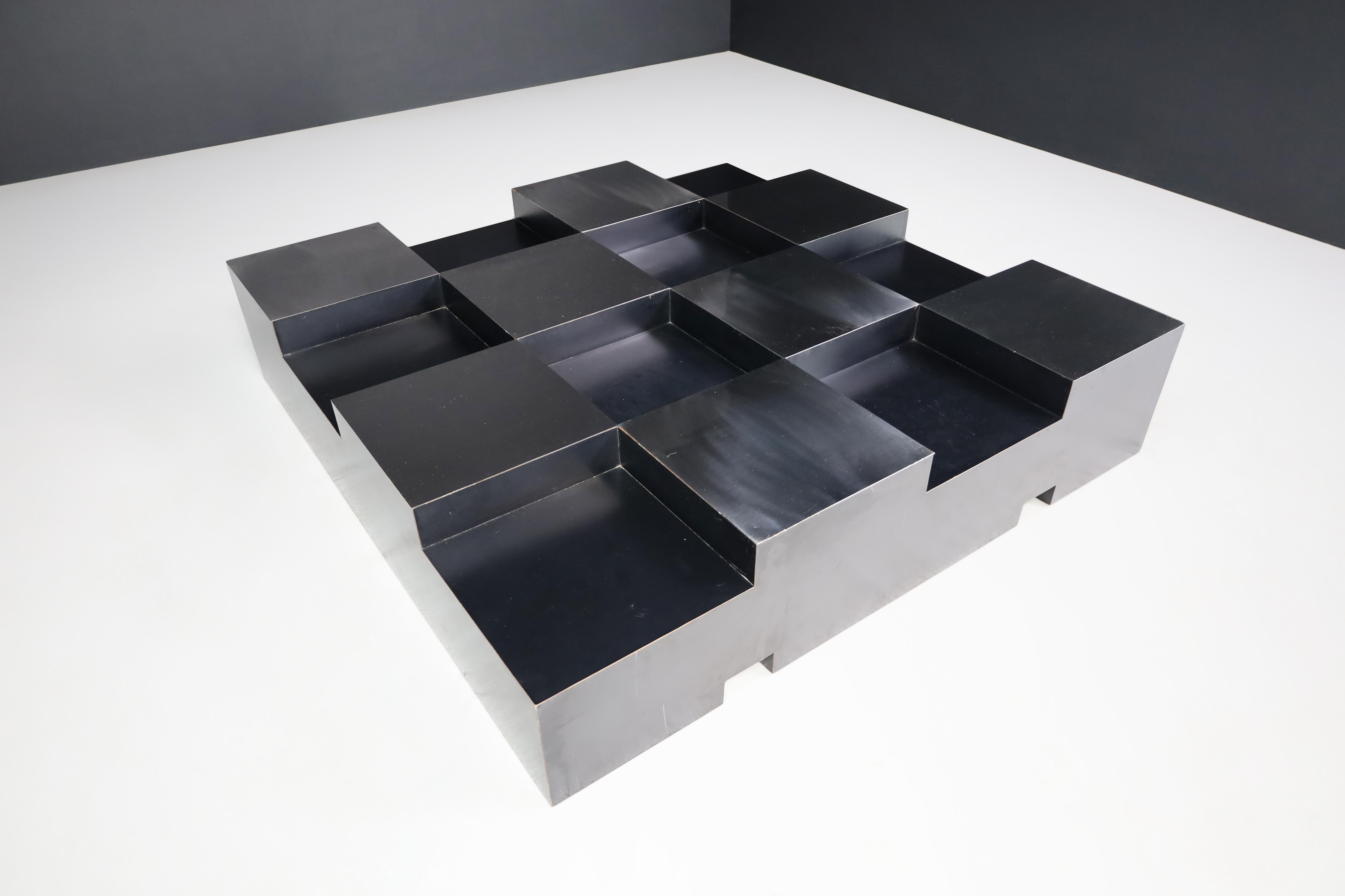 Roberto Monsani Table basse à grille carrée en noir et acier, Italie, années 1970 en vente 2