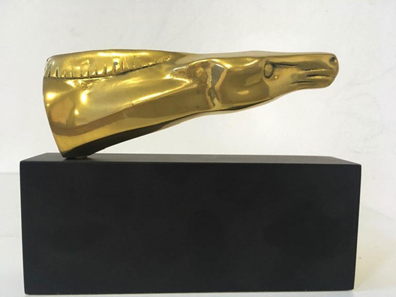 1980 Italia Escultura postmoderna abstracta de bronce Cabeza de caballo - Sculpture de Roberto Nanut