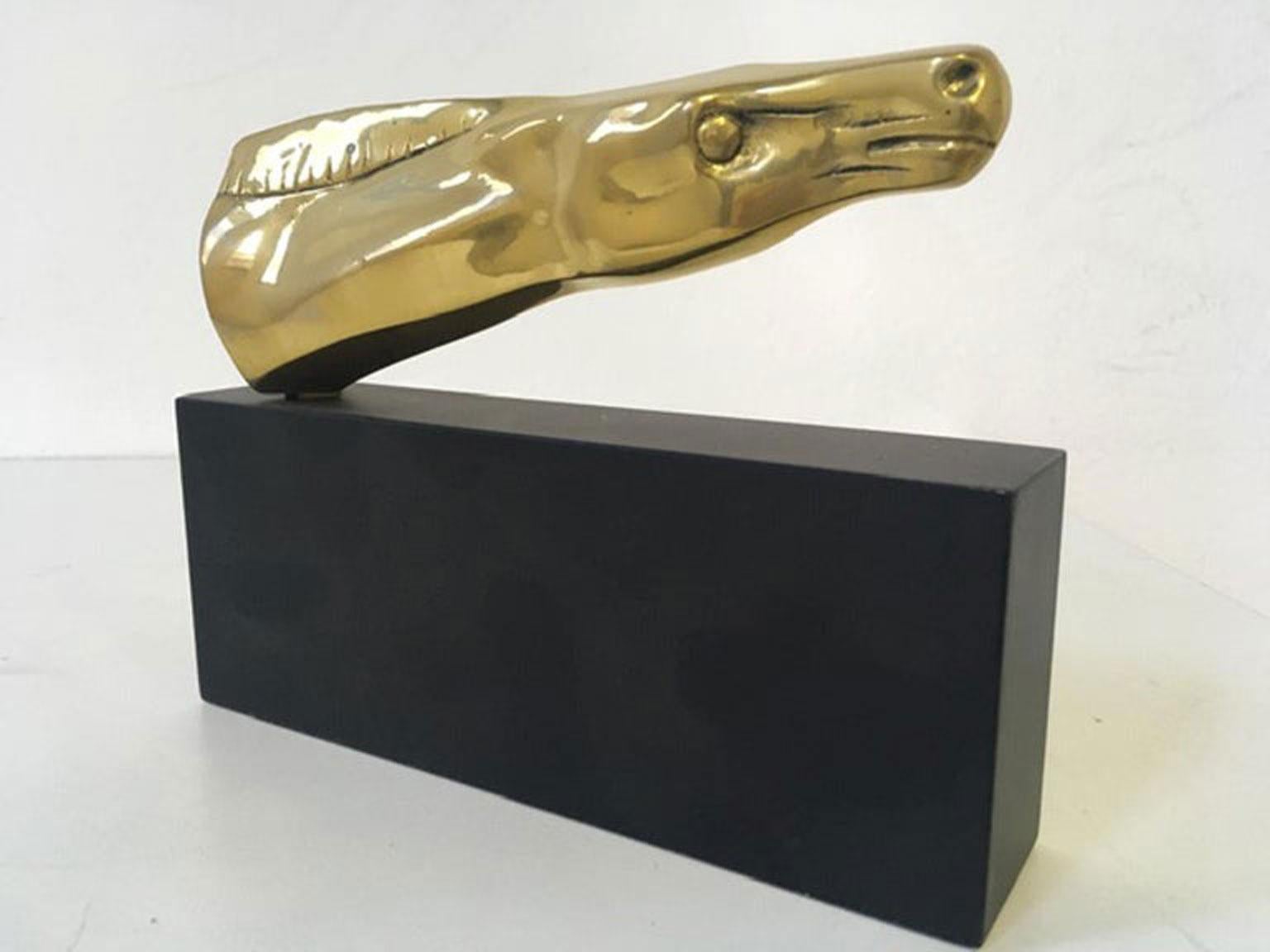 1980 Italia Escultura postmoderna abstracta de bronce Cabeza de caballo - Sculpture Posmoderno de Roberto Nanut