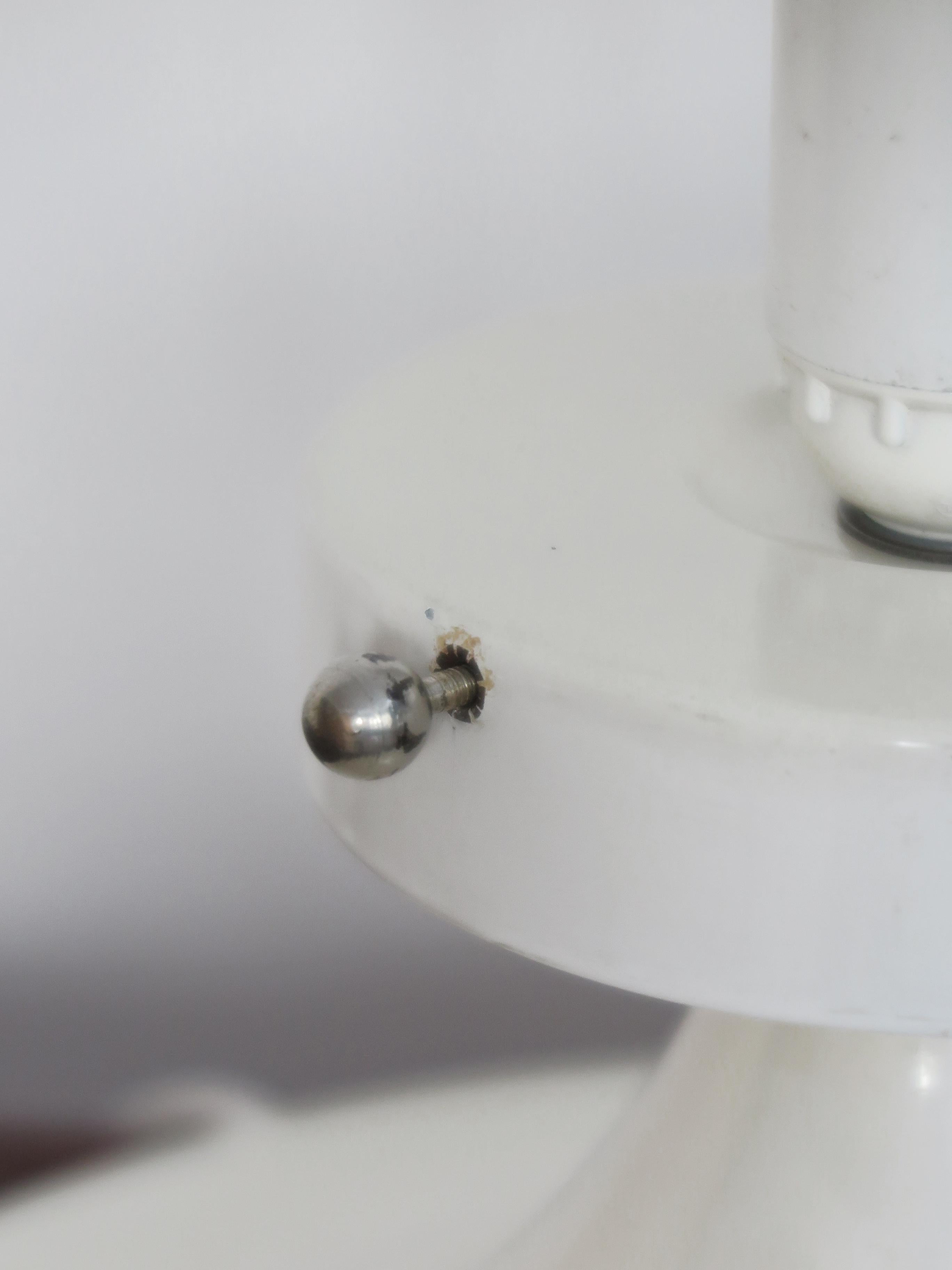 Roberto Pamio for Leucos 'Gill' Model Italian Glass White Table Lamp 1960s en vente 4