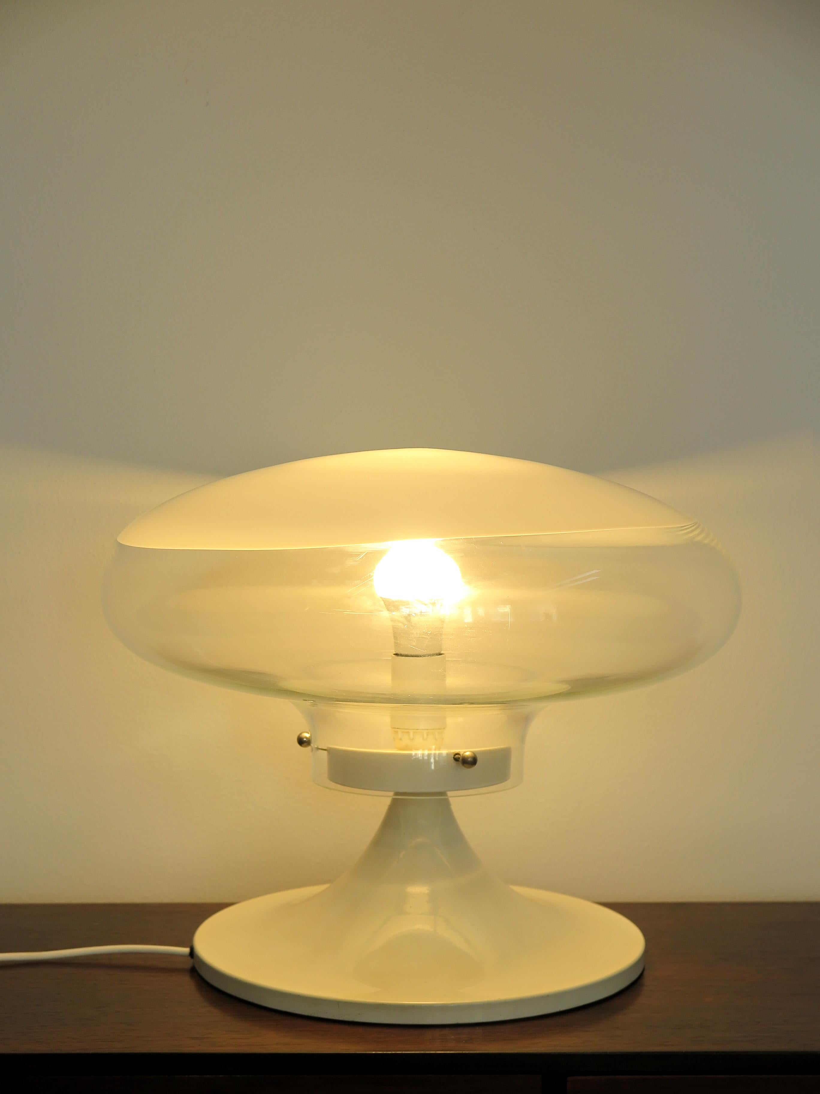 Mid-Century Modern Roberto Pamio for Leucos 'Gill' Model Italian Glass White Table Lamp 1960s en vente