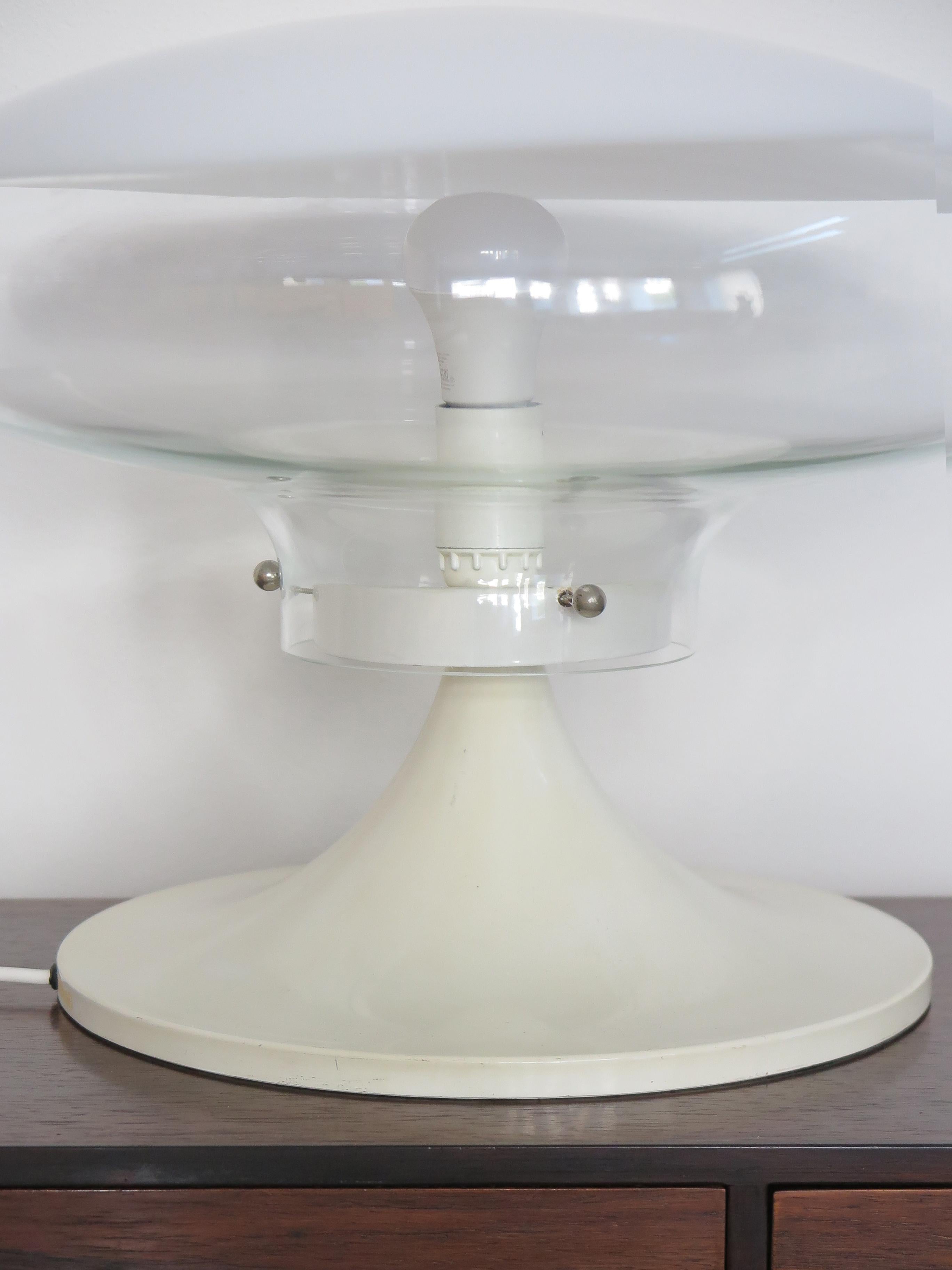 Roberto Pamio for Leucos 'Gill' Model Italian Glass White Table Lamp 1960s Bon état - En vente à Reggio Emilia, IT