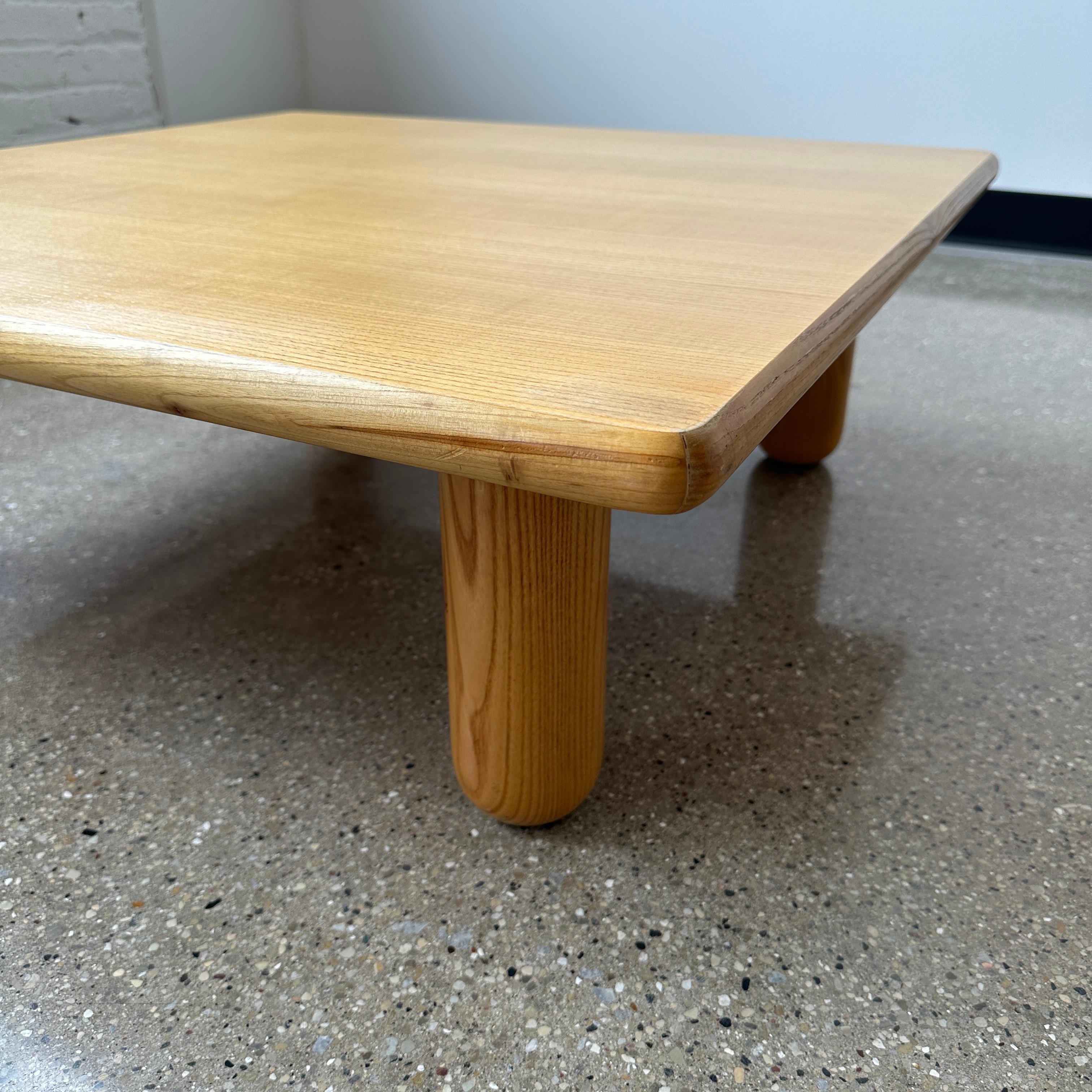 c. 1970s, Italy in great vintage condition. This piece features exceptional craftsmanship and a lightly toned tabletop that helps emphasize the oak grain on the legs