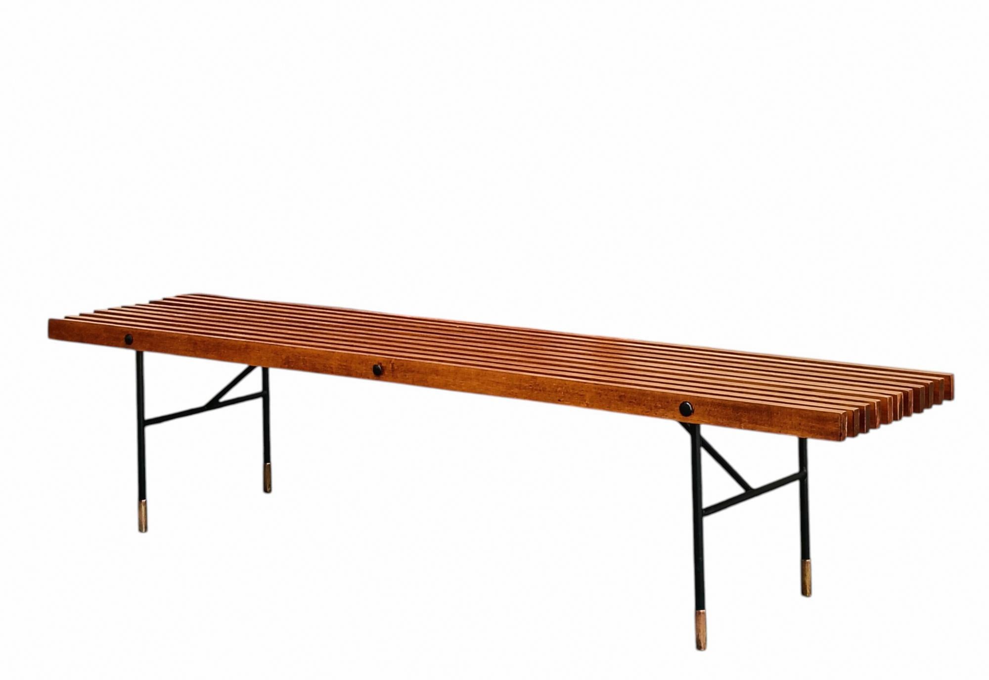Roberto Poggi Große Teakholzbank, Italien 1960er Jahre (Moderne der Mitte des Jahrhunderts) im Angebot