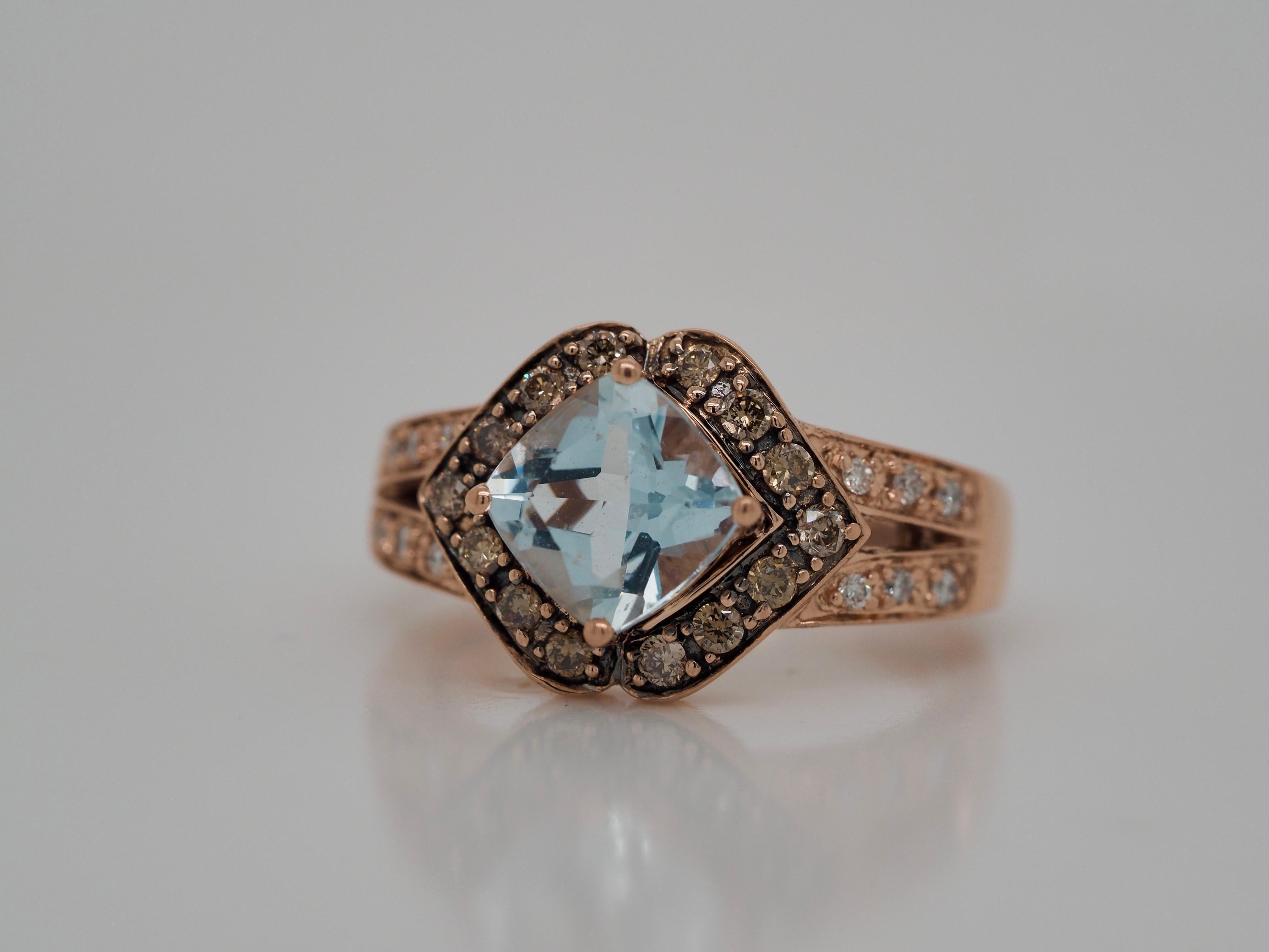Roberto Ricci 14 Karat Roségold Ring mit hellblauem Topas und Diamanten im Zustand „Hervorragend“ im Angebot in Addison, TX