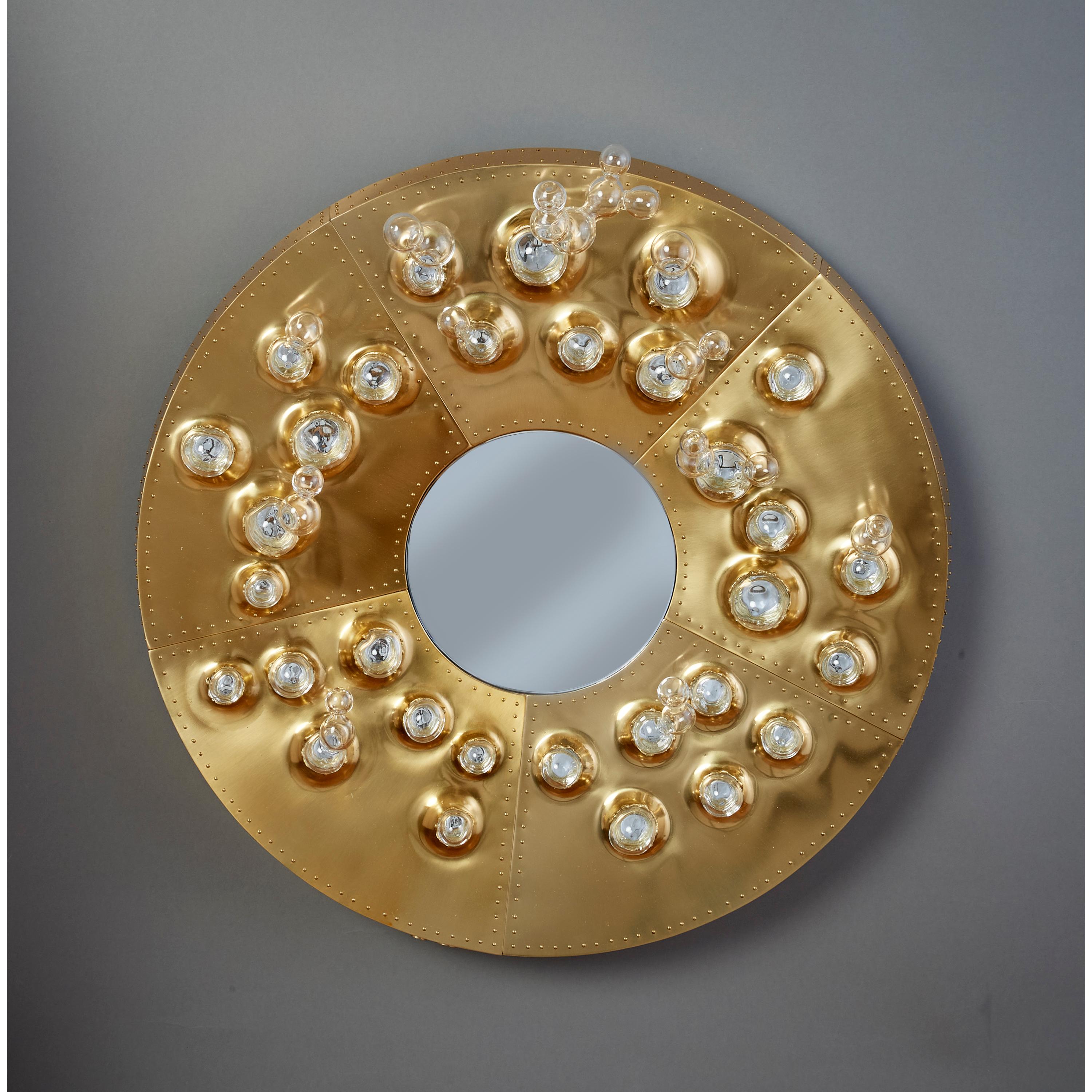 Roberto Rida (b. 1943) and Simone Crestani (b. 1984)

An exceptional hand-made mirror by modern master Roberto Rida and virtuoso glass artist Simone Crestani. A round, lustrous gilt bronze frame by Rida, segmented into deep panels with decorative