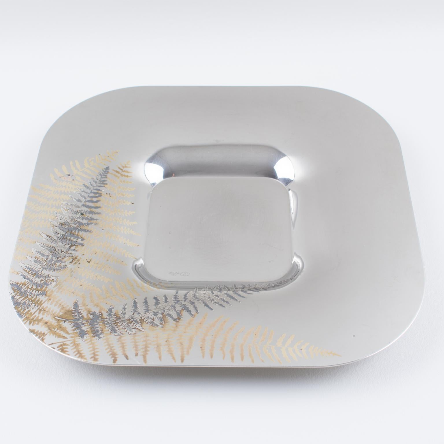 La société italienne Roberto Sambone a fabriqué ce joli centre de table, plat de service ou bol en chrome et cuivre pour sa collection 