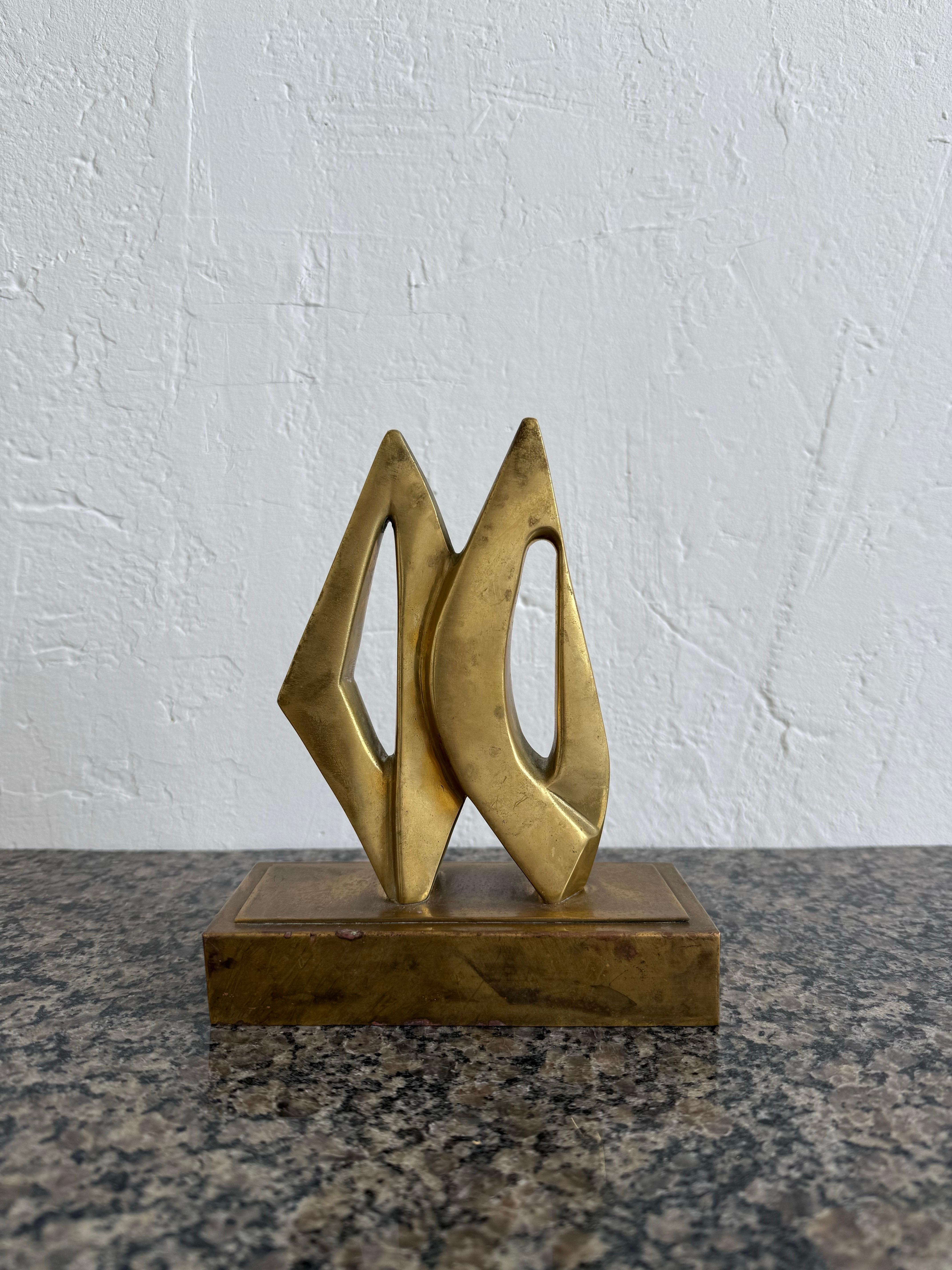 Mid-Century Brazilian modern abstract bronze sculpture on bronze base signed by Roberto Vivas circa 1960s.