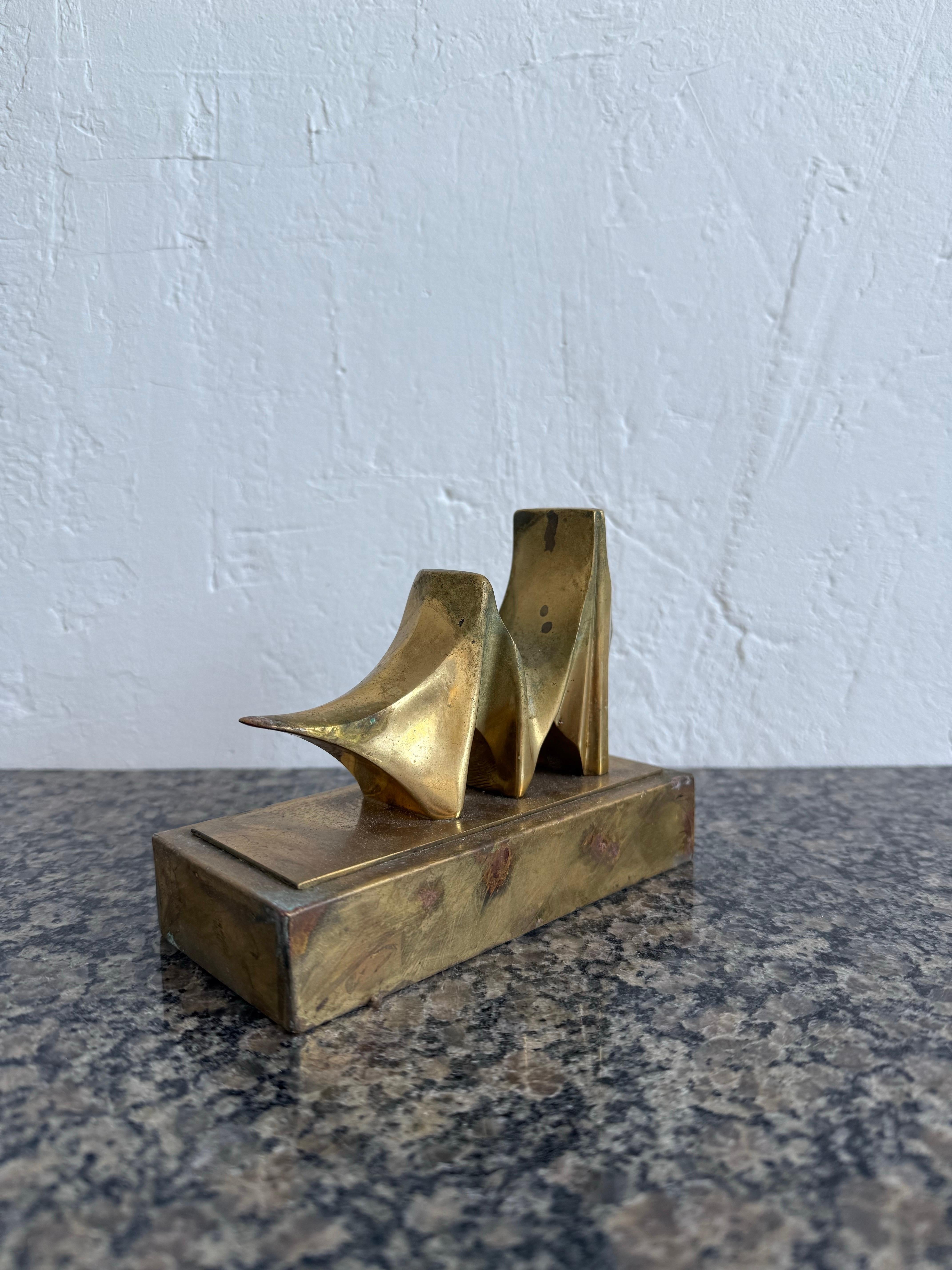 Roberto Vivas Scultura astratta in bronzo su base di bronzo, Brasile 1960s In condizioni buone in vendita a Miami, FL