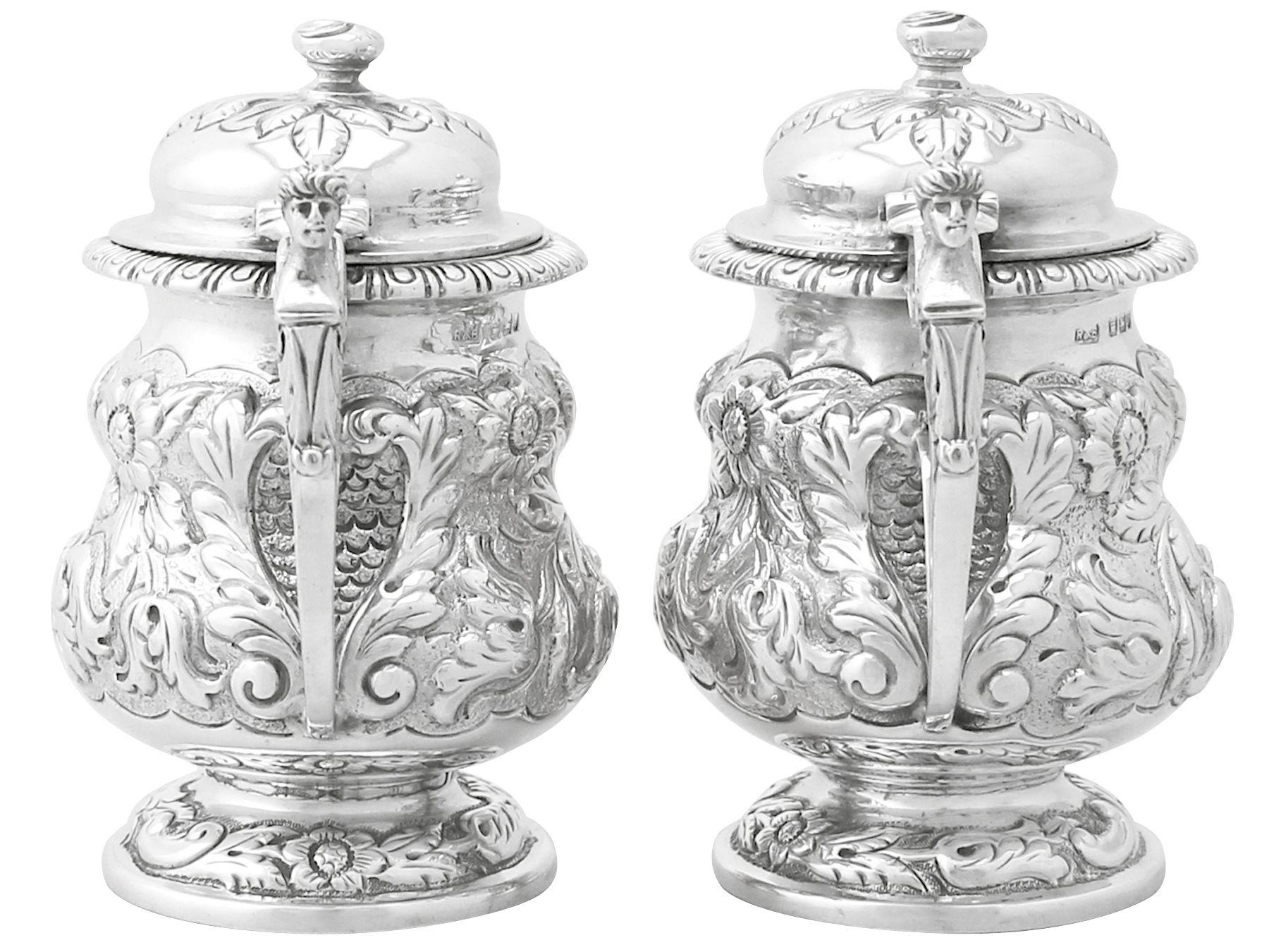 Roberts & Belk Ltd Antique Pair of English Sterling Silver Mustard Pots In Excellent Condition For Sale In Jesmond, Newcastle Upon Tyne