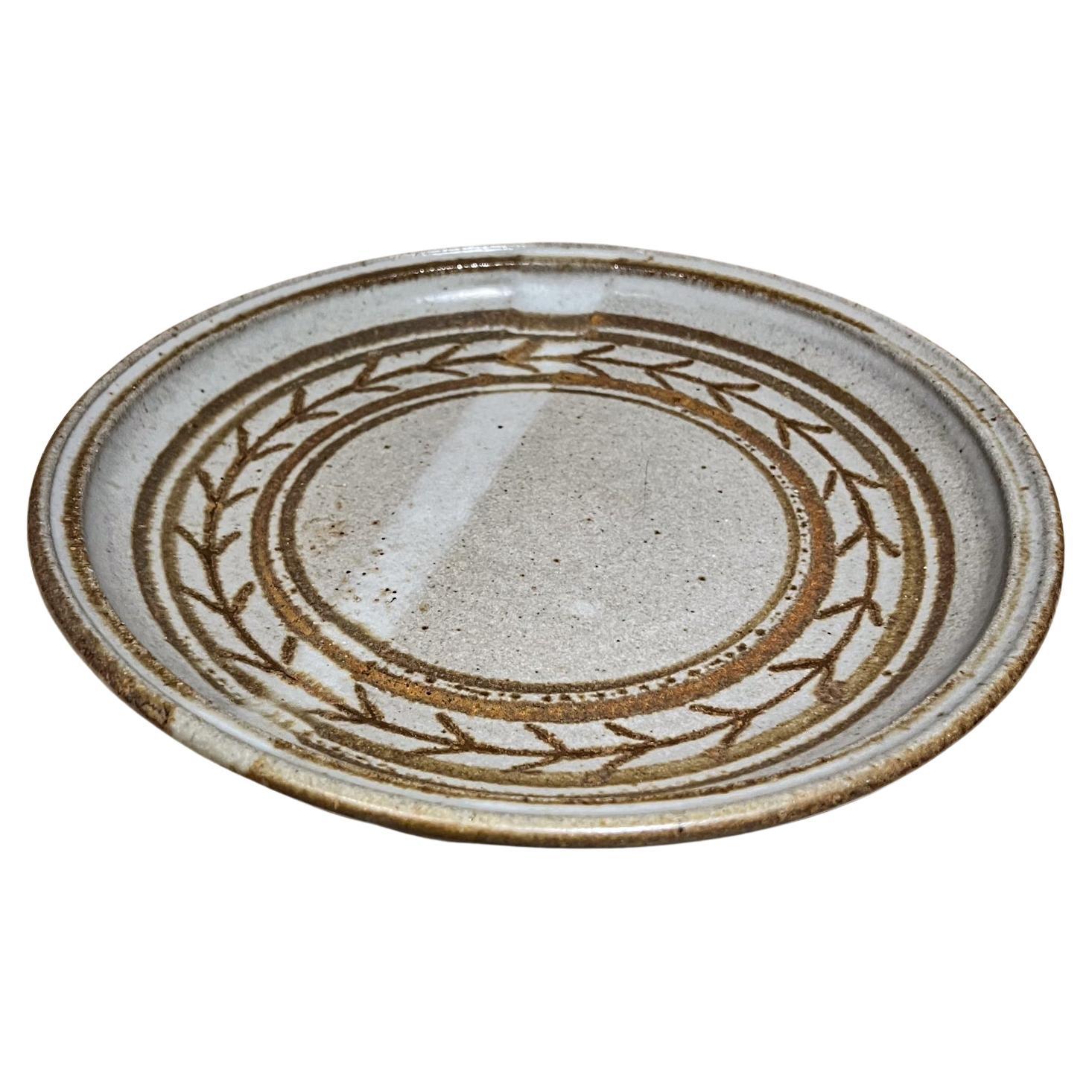 AMBIANIC presents
by Roberts & Shaw 
Glazed Stoneware Plate
11.38 diameter x 1.5 h
Signed
Preowned original vintage
Refer to photos for details