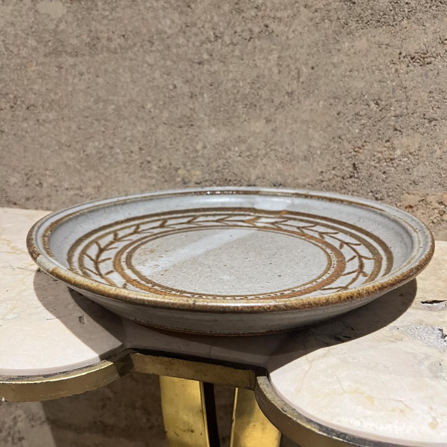 Roberts & Shaw Art Pottery Glazed Stoneware Platter In Good Condition For Sale In Chula Vista, CA