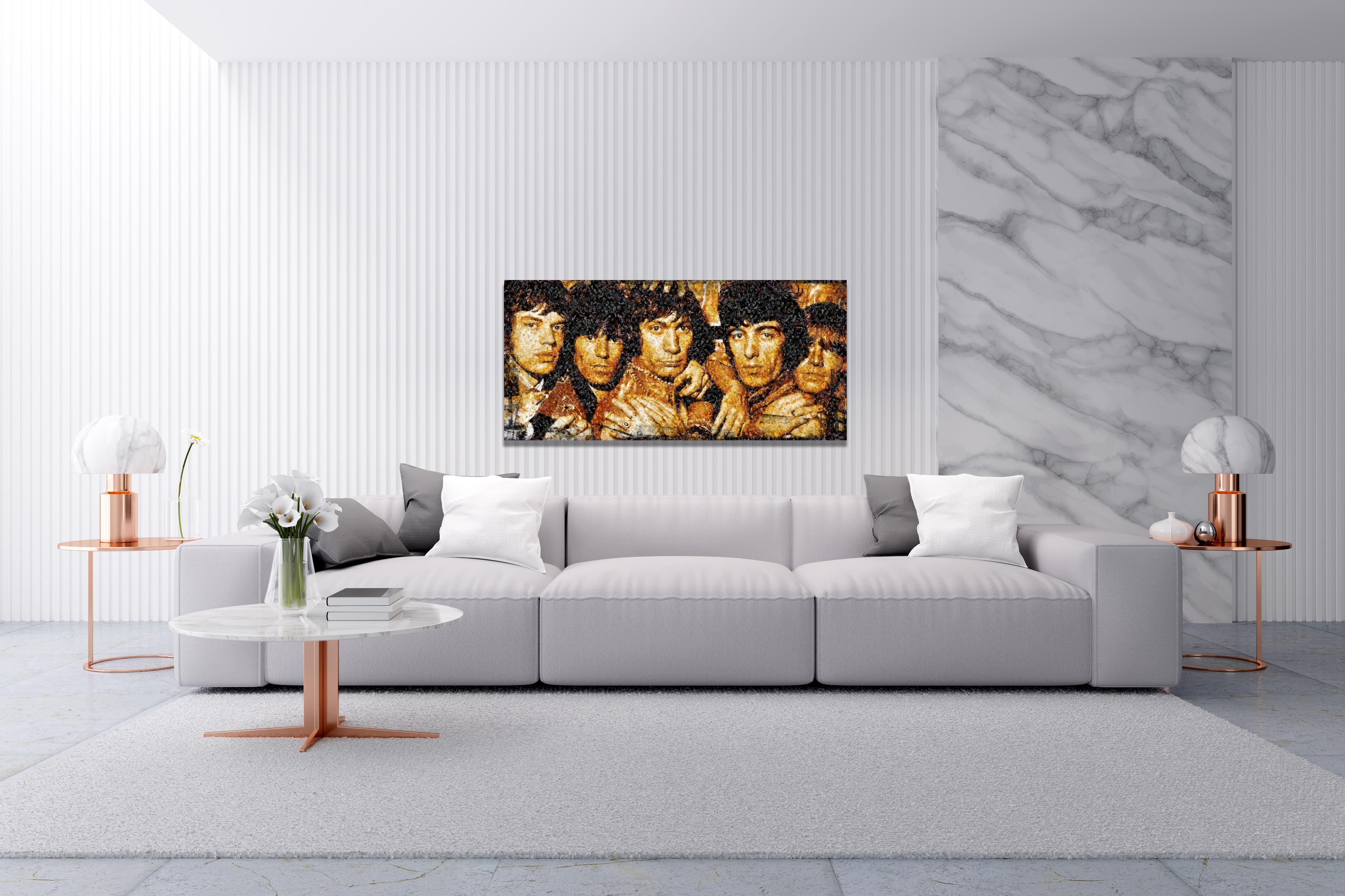 ''The Rolling Stones'' es una obra de arte en fotomosaico acrílico de Robin Austin. Esta pieza es una edición de seis.  Austin es un artista inglés, conocido por sus obras de arte en mosaico fotográfico, que se componen de muchos cientos o miles de