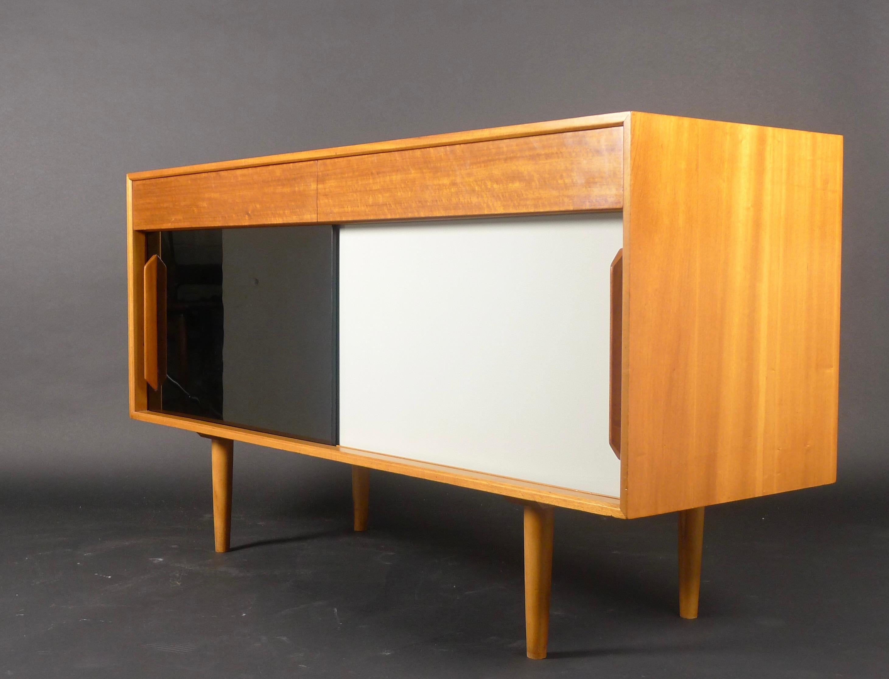 Robin Day, a Hilleplan Unit B Sideboard, Designed 1953 for Hille, with Label For Sale 2