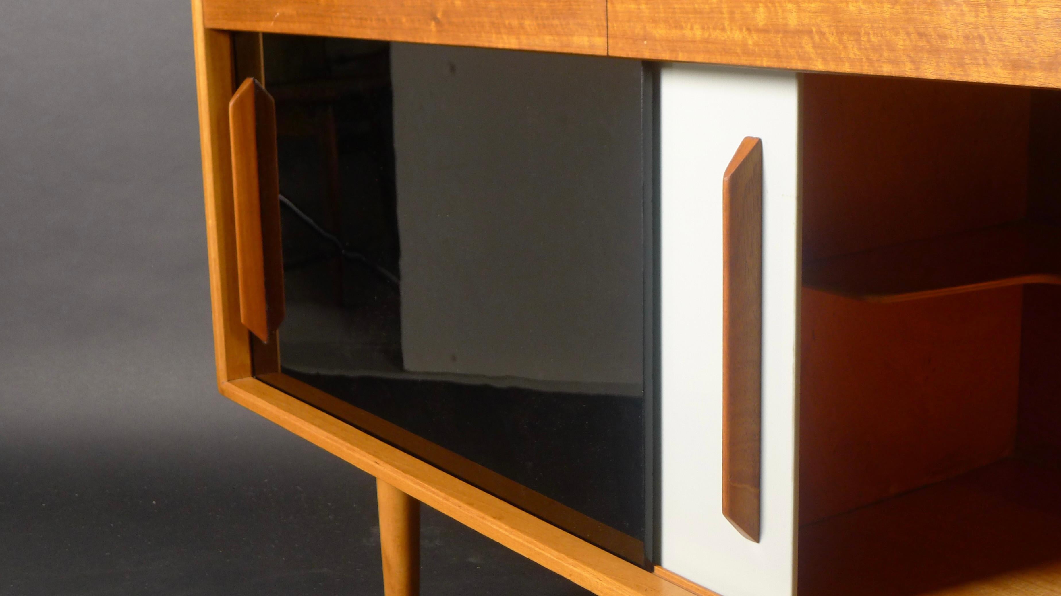 Robin Day, a Hilleplan Unit B Sideboard, Designed 1953 for Hille, with Label For Sale 3