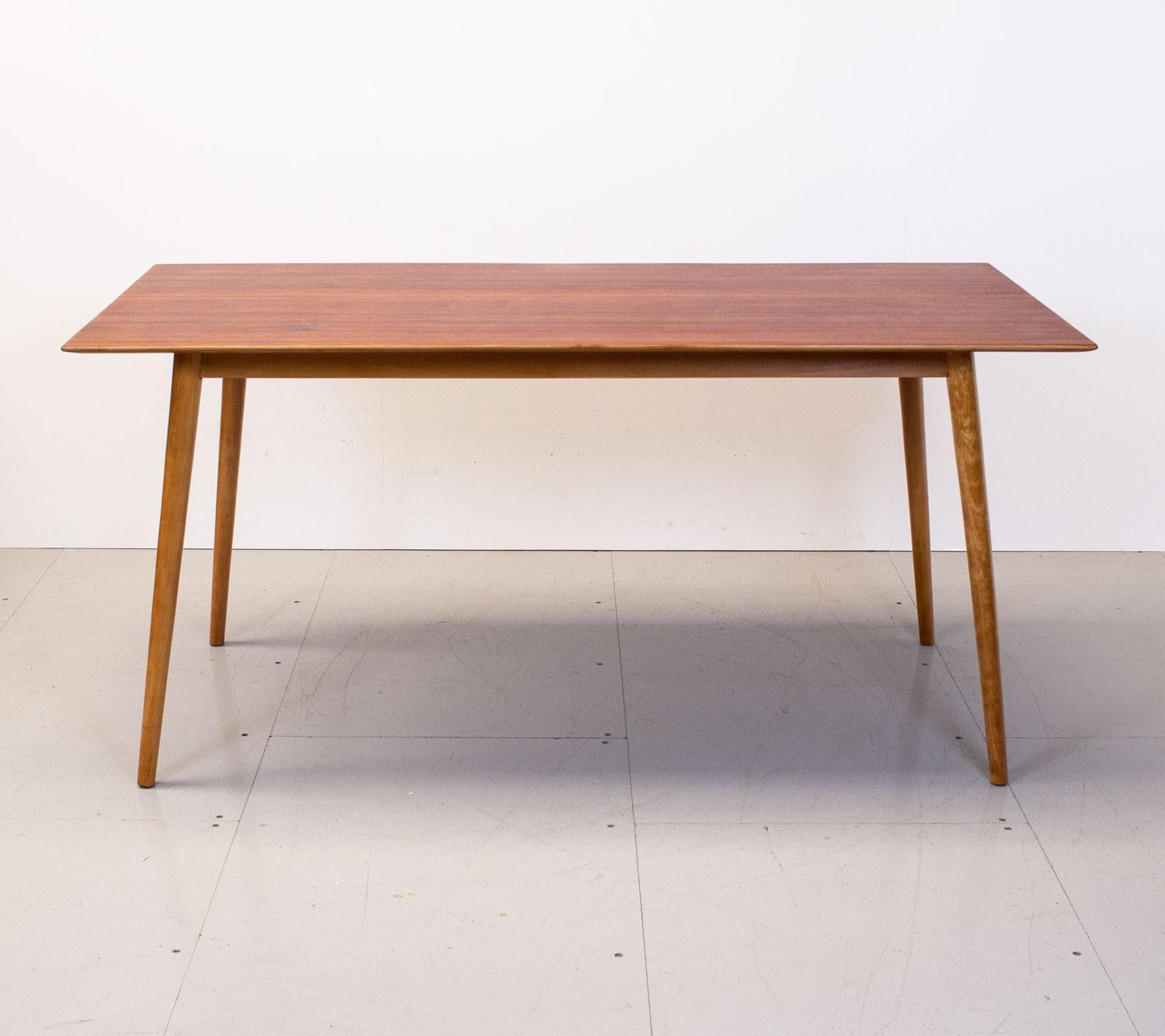 European Robin Day Cherry Dining Table by Hille, 1950s For Sale