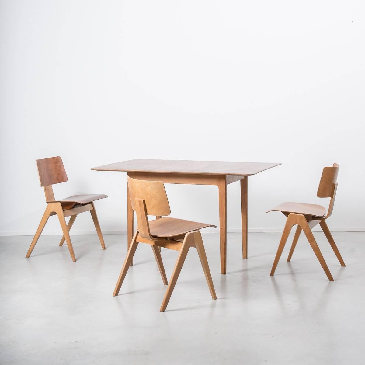 Robin Day Hille Stak dining table and four chairs. The table is made from a solid beech frame and walnut veneered top. It folds down for small spaces. The table and chairs have just been fully restored and are in excellent condition.

Robin Day