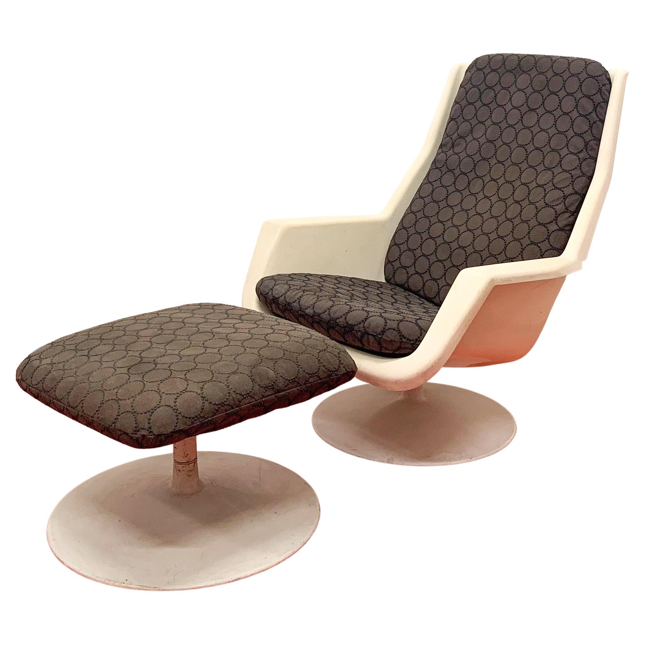 Robin Day for Hille 4-4000 Swivel Lounge Armchair and Footstool - British, c1970 For Sale