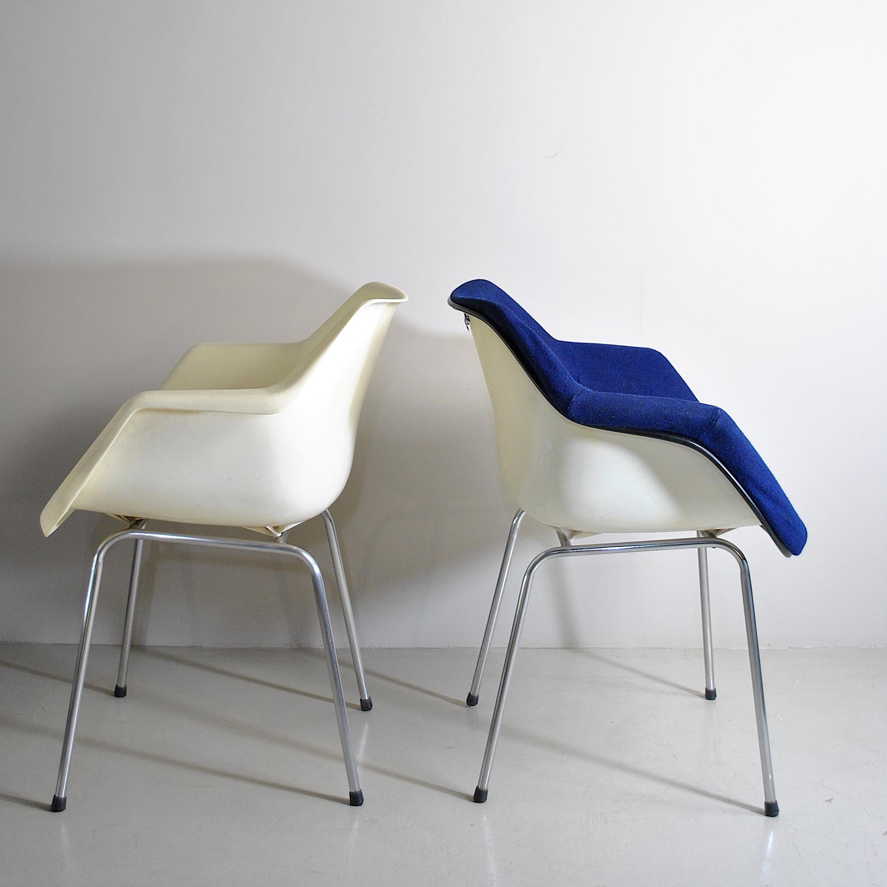 Set of six Space Age chairs produced by Hille from the 1970s by Robin Day.
