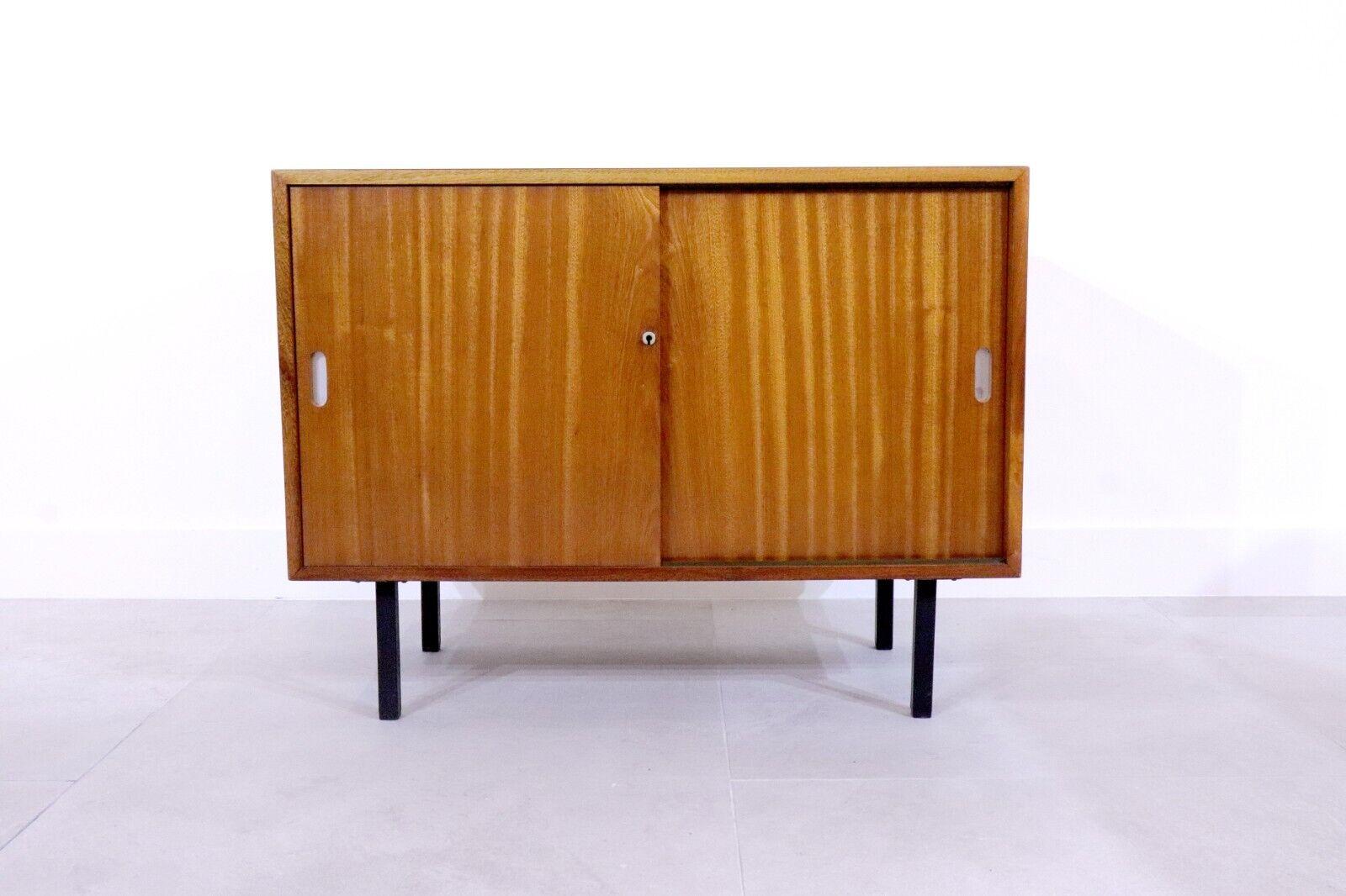 Britannique Robin Day pour Hille, armoire en bois de teck, années 1950 en vente