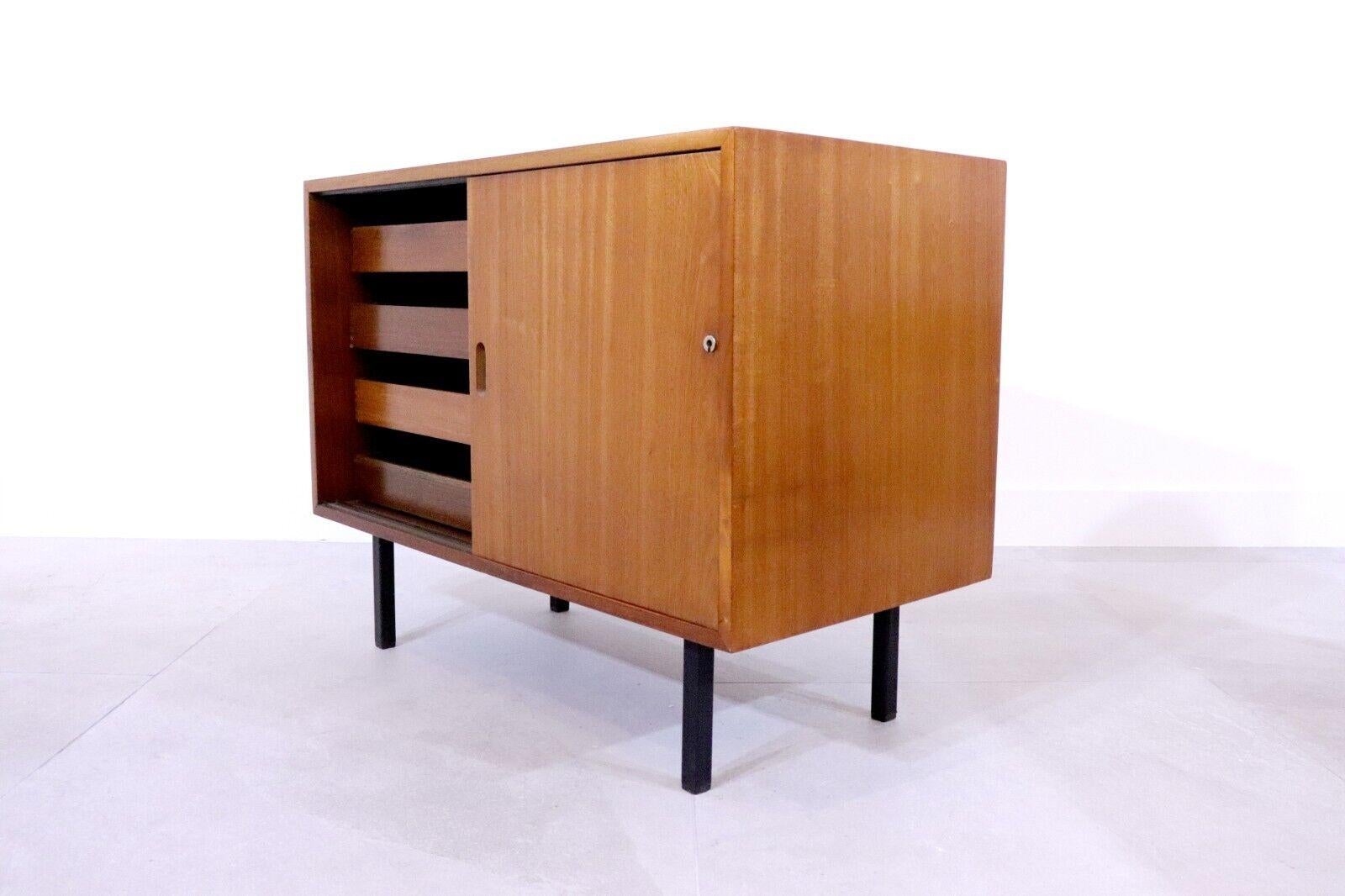 Robin Day for Hille, Teakwood Cupboard, 1950s In Good Condition For Sale In London, GB