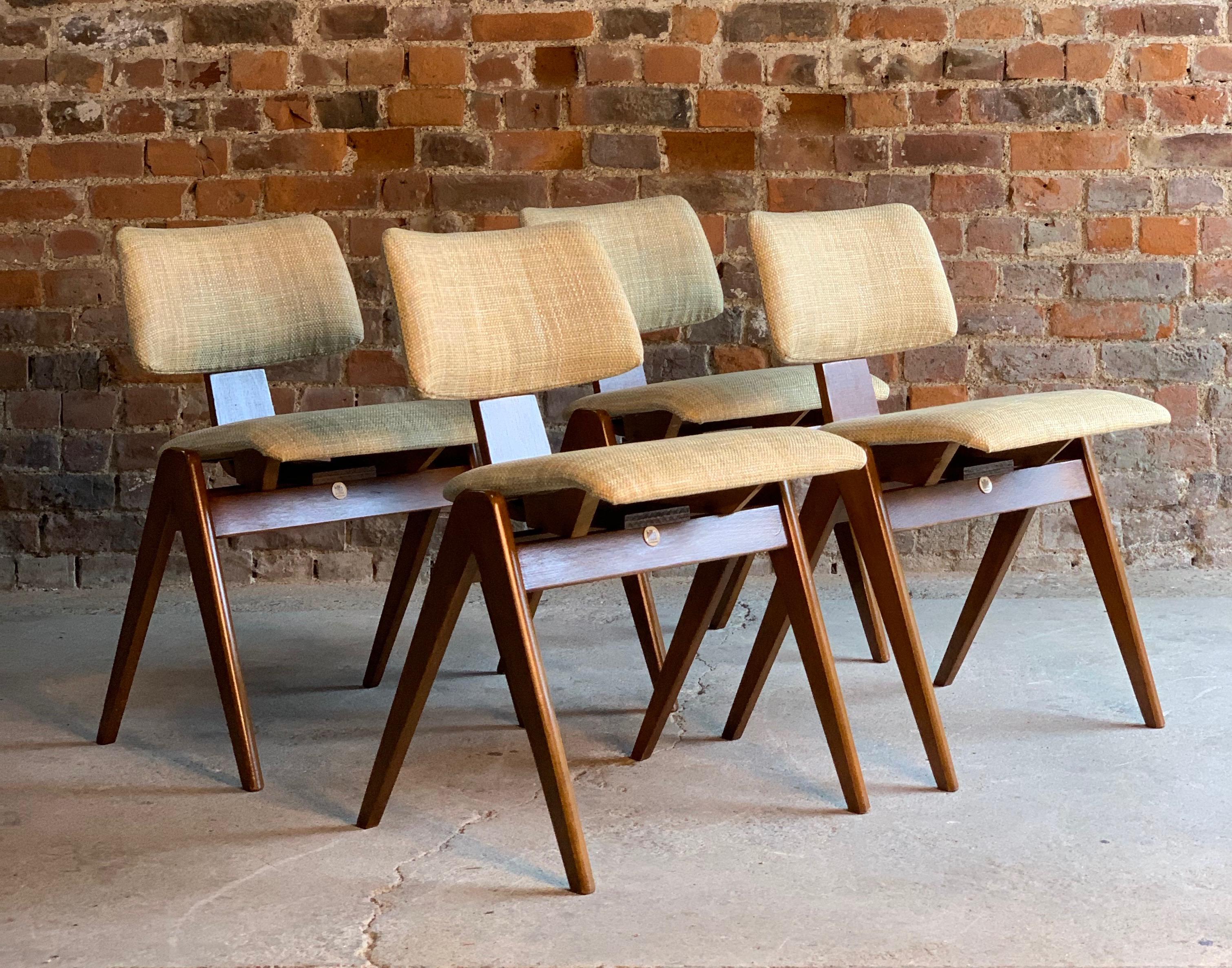 Mid-20th Century Robin Day Hillestak Dining Table & Chairs by Hille Midcentury Design, circa 1950