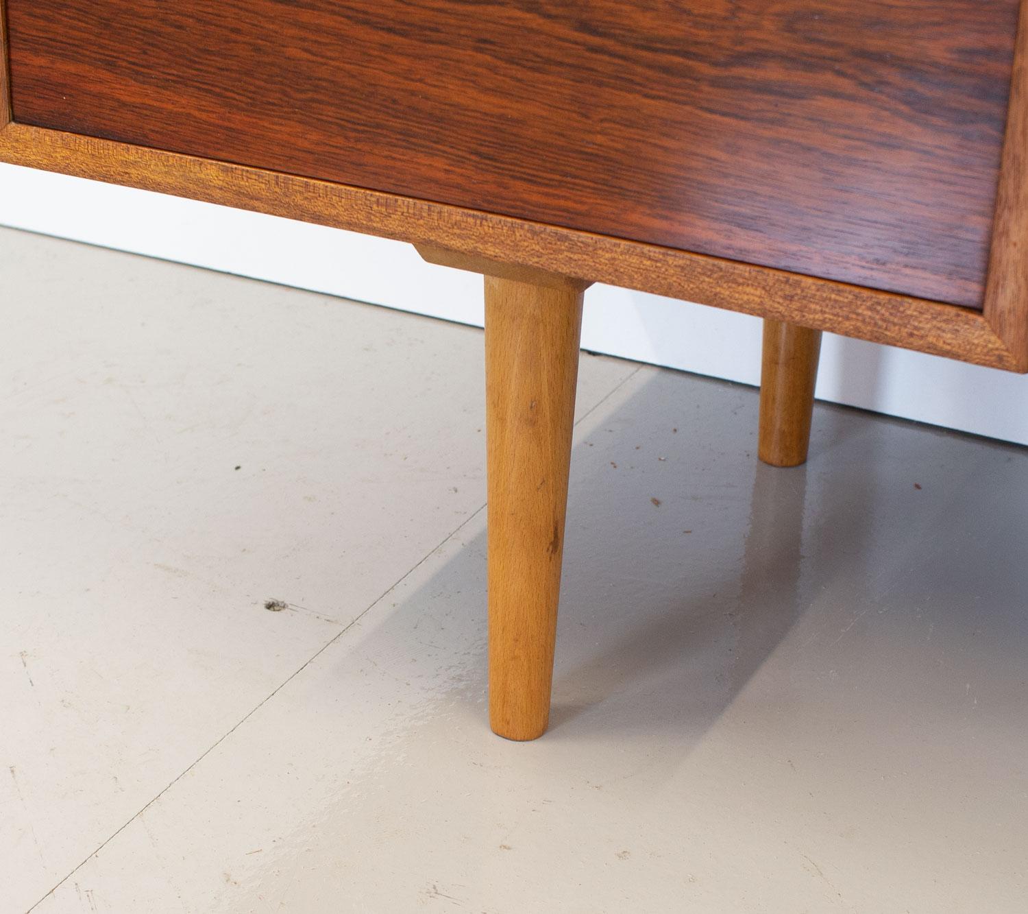 Laiton Table de coiffeuse Robin Day Interplan en bois de rose par Hille, années 1950 en vente