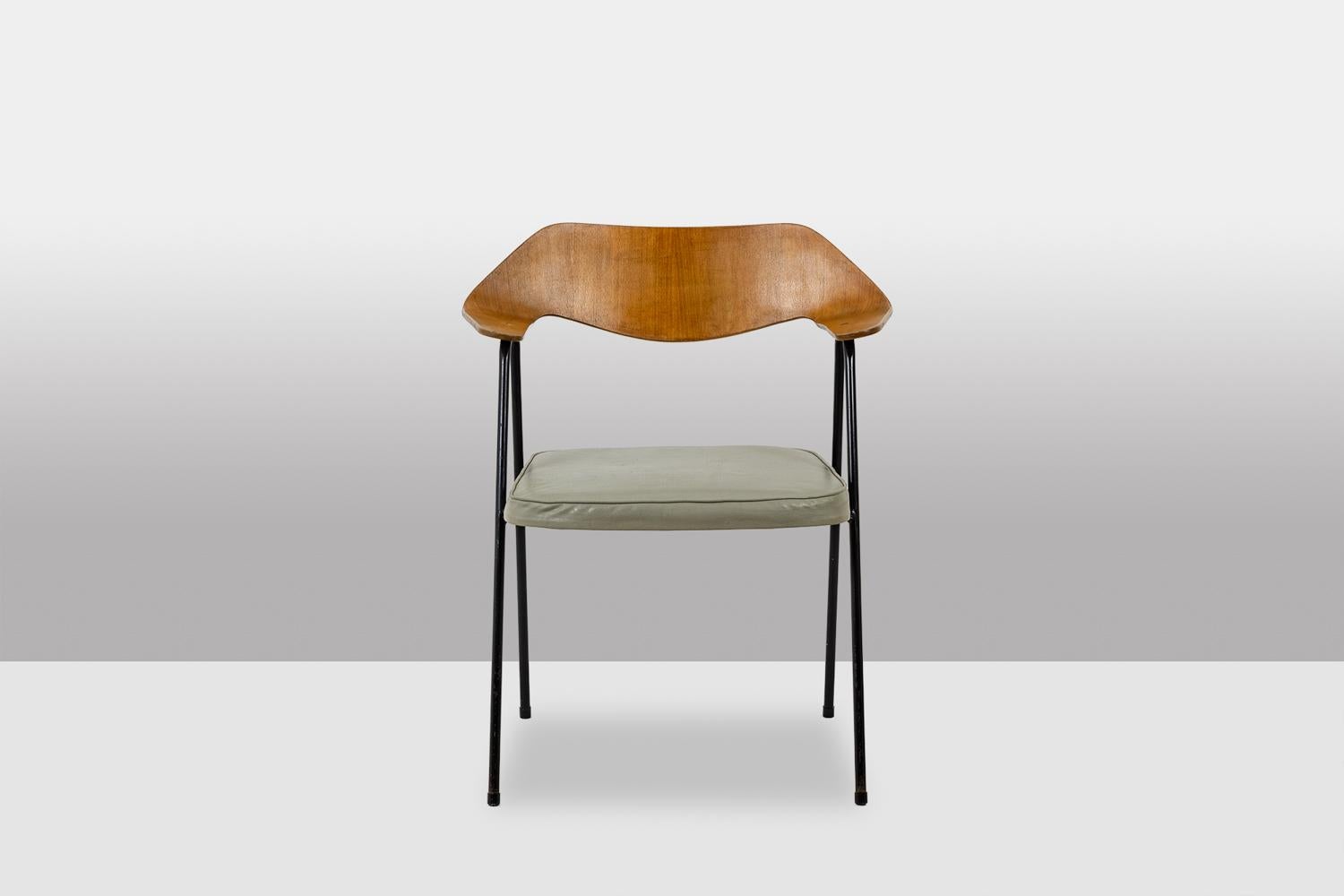 Robin Day. Siège de bureau en bois thermoformé. Aéroportée, vers 1950-60. Excellent état - En vente à Saint-Ouen, FR