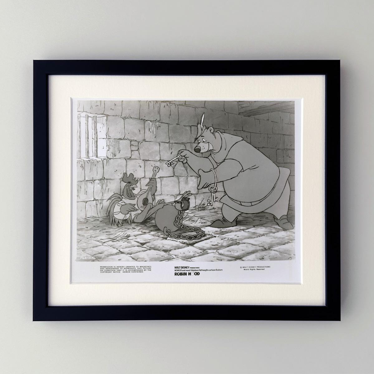 Photo publicitaire originale de 8x10 pouces pour le classique de Disney Robin des Bois (1973). 

Les photos de publicité (film/production) ont été créées pour aider les studios à promouvoir leurs nouveaux films. Les photos ont été incluses dans les