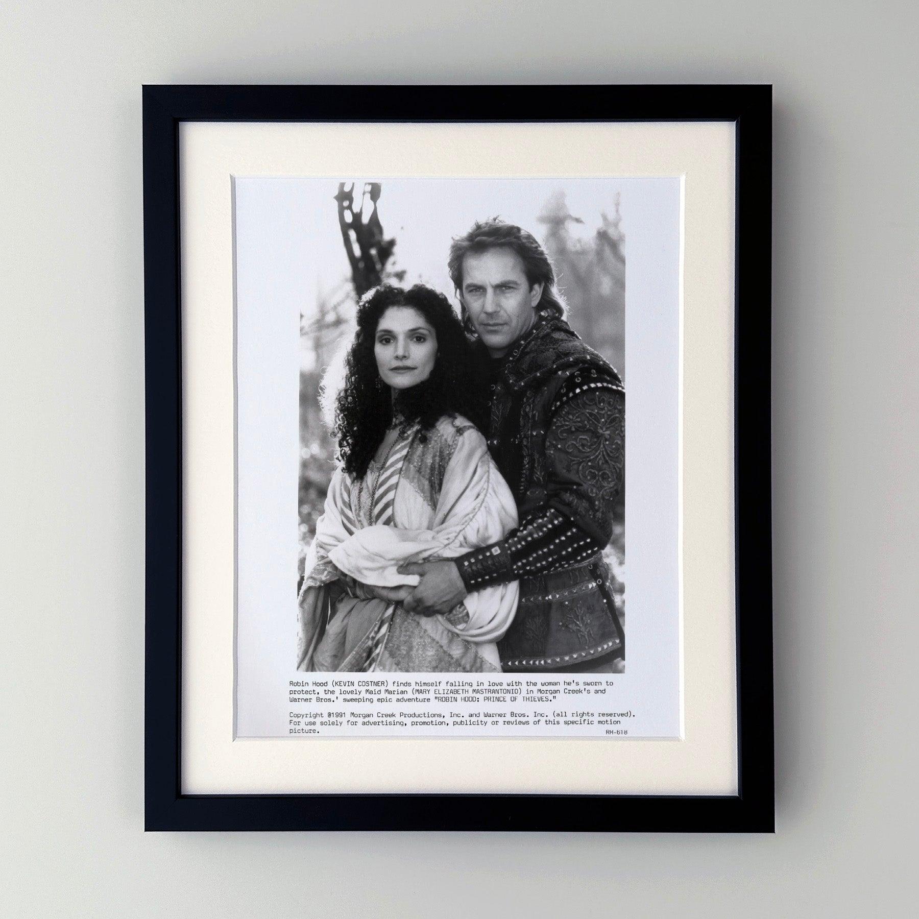 Photo publicitaire originale de 8x10 inches pour Robin des Bois Prince des Voleurs (1991) avec Kevin Costner, Morgan Freeman et Alan Rickman.

Les photos de publicité (film/production) ont été créées pour aider les studios à promouvoir leurs