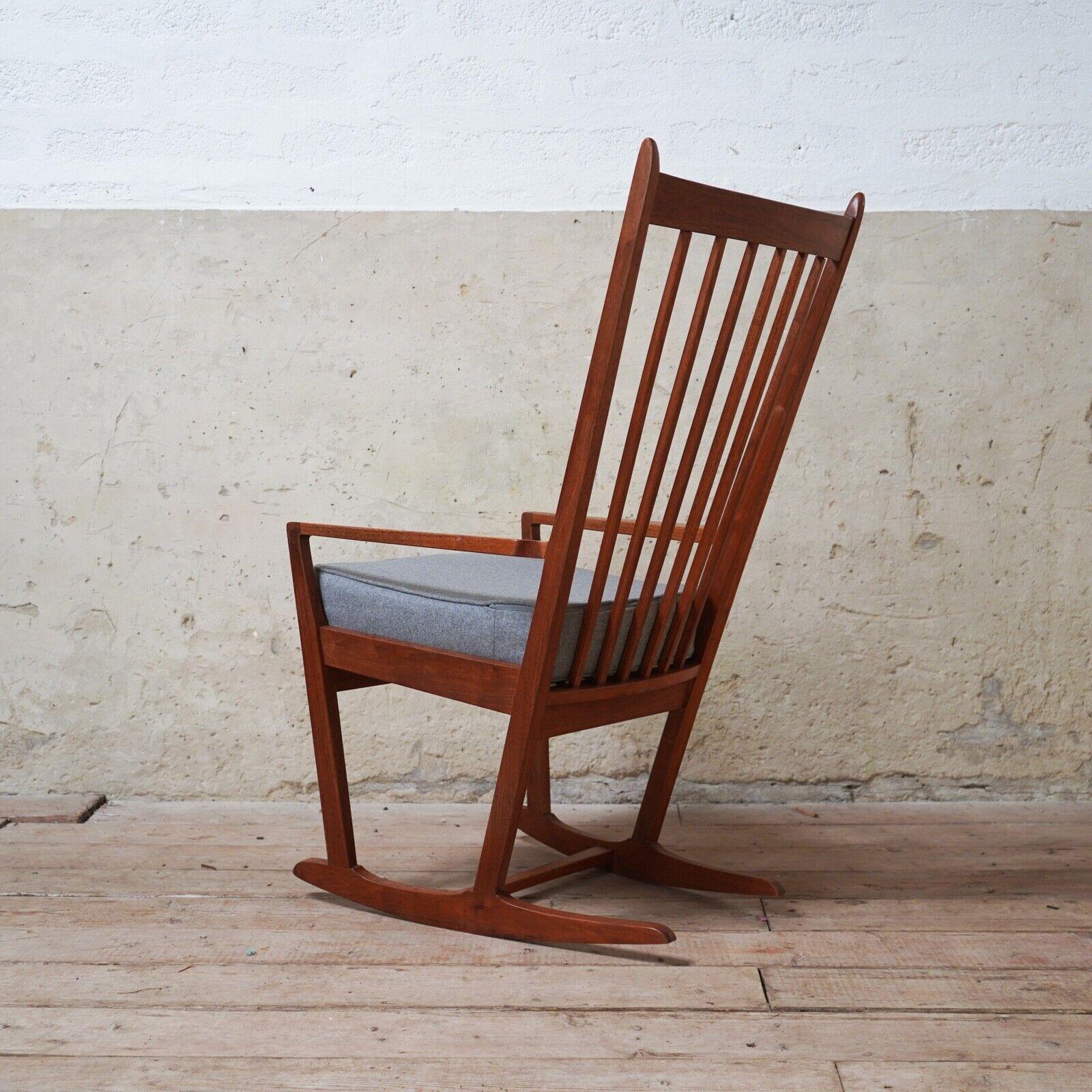 Britannique Robin Nance fauteuil à bascule en teck mi-siècle, années 1960 en vente