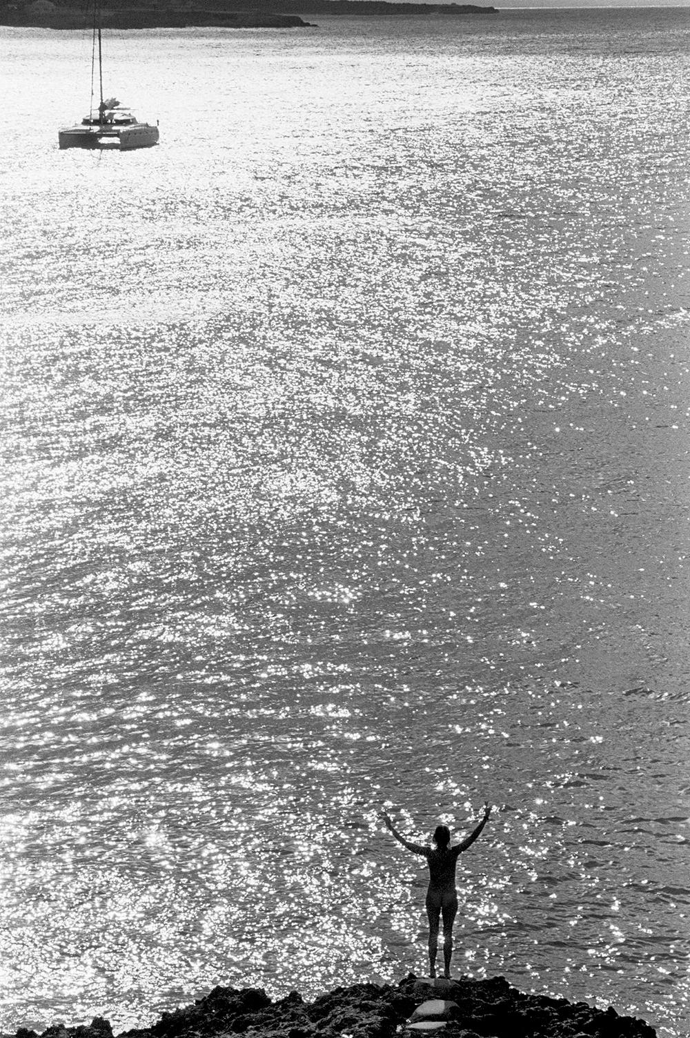 Black and White Photograph Robin Rice - Woman Diving 2, Anguilla, BOT, 2006