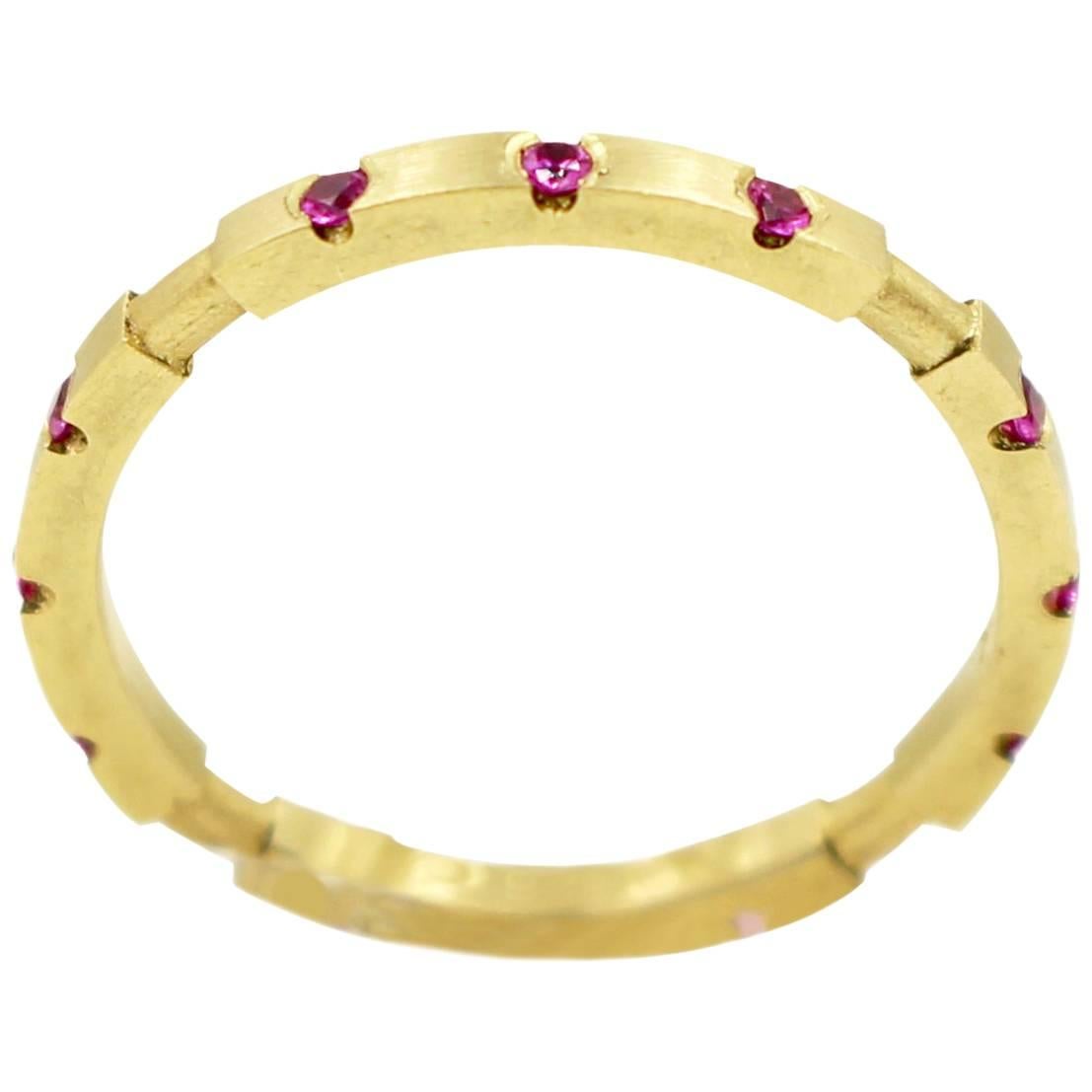 Robin Waynee, 18 Karat Gold and Pink Sapphire Stackable Ring For Sale