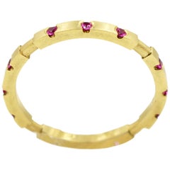 Robin Waynee, 18 Karat Gold and Pink Sapphire Stackable Ring