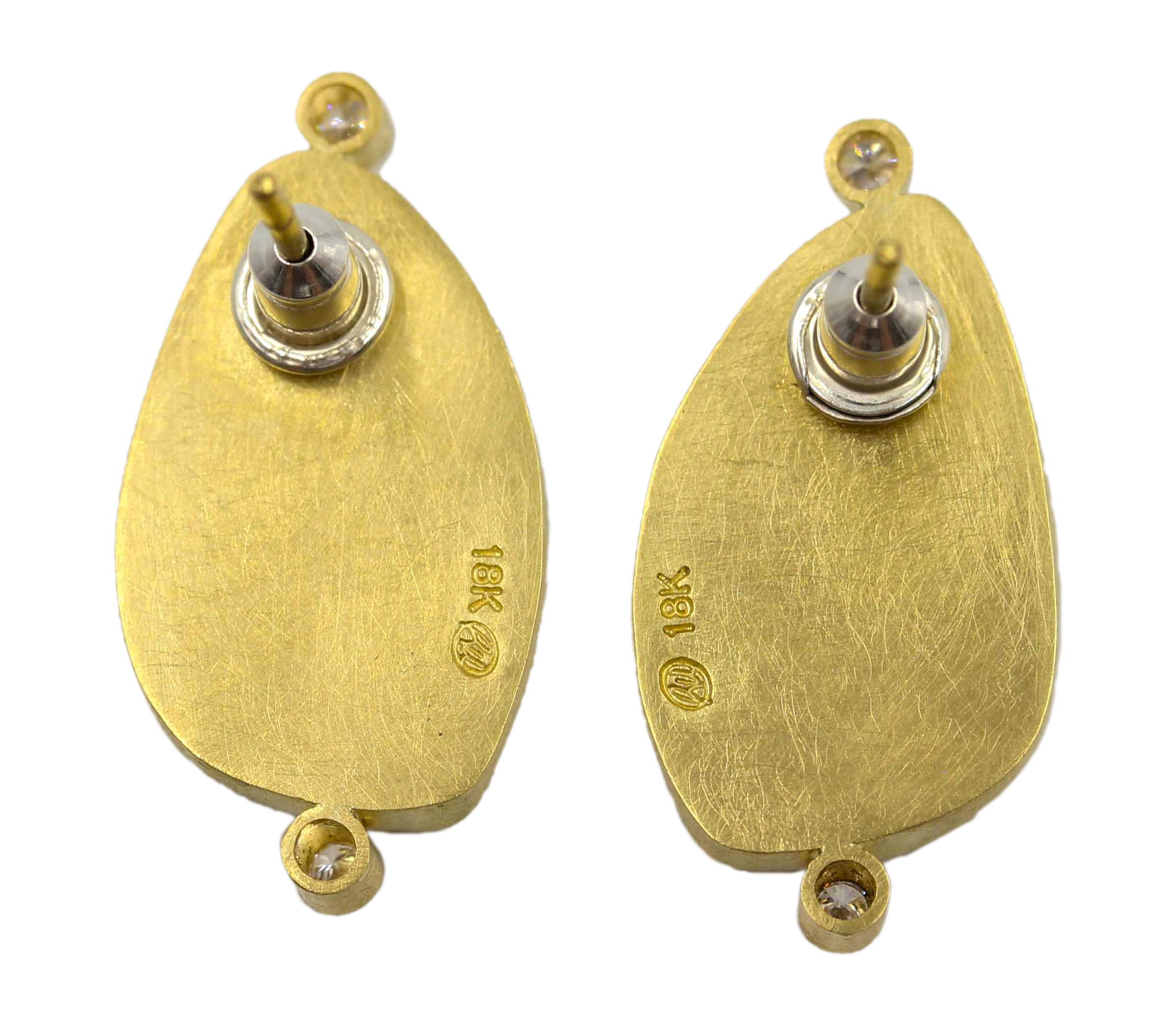 Contemporary Robin Waynee 18 Karat Gold, Diamond and Agate Earrings For Sale