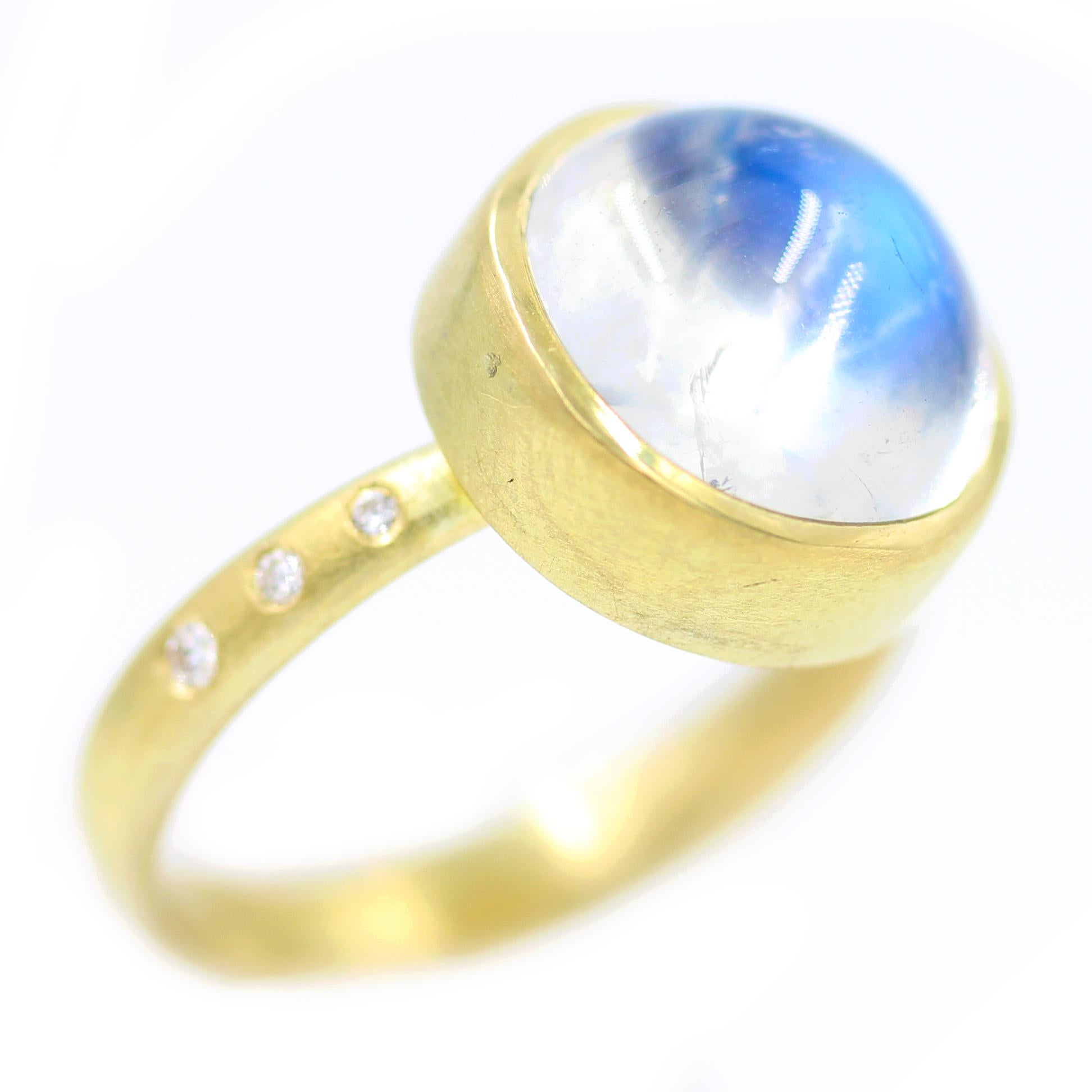 Contemporary Robin Waynee 18 Karat Gold, Moonstone, VS1 Diamond Ring For Sale