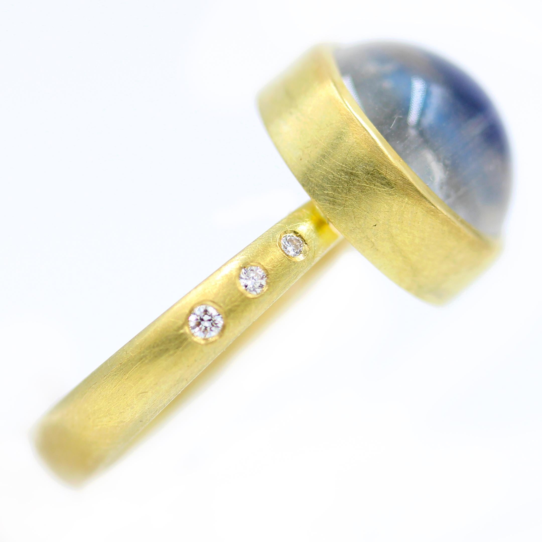 Women's Robin Waynee 18 Karat Gold, Moonstone, VS1 Diamond Ring For Sale