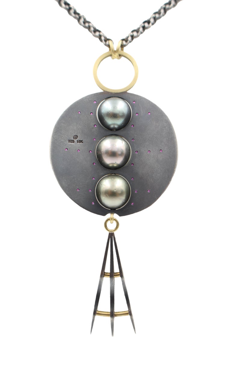 Robin Waynee
3 Pearl Necklace, 2018
Pink Sapphires, Diamonds, Pearls, Sterling Silver & 18K Gold.

Robin Waynee has an innovative approach to jewelry—handcrafting precious stones and metals into reversible, rolling pieces with a sophisticated edge.