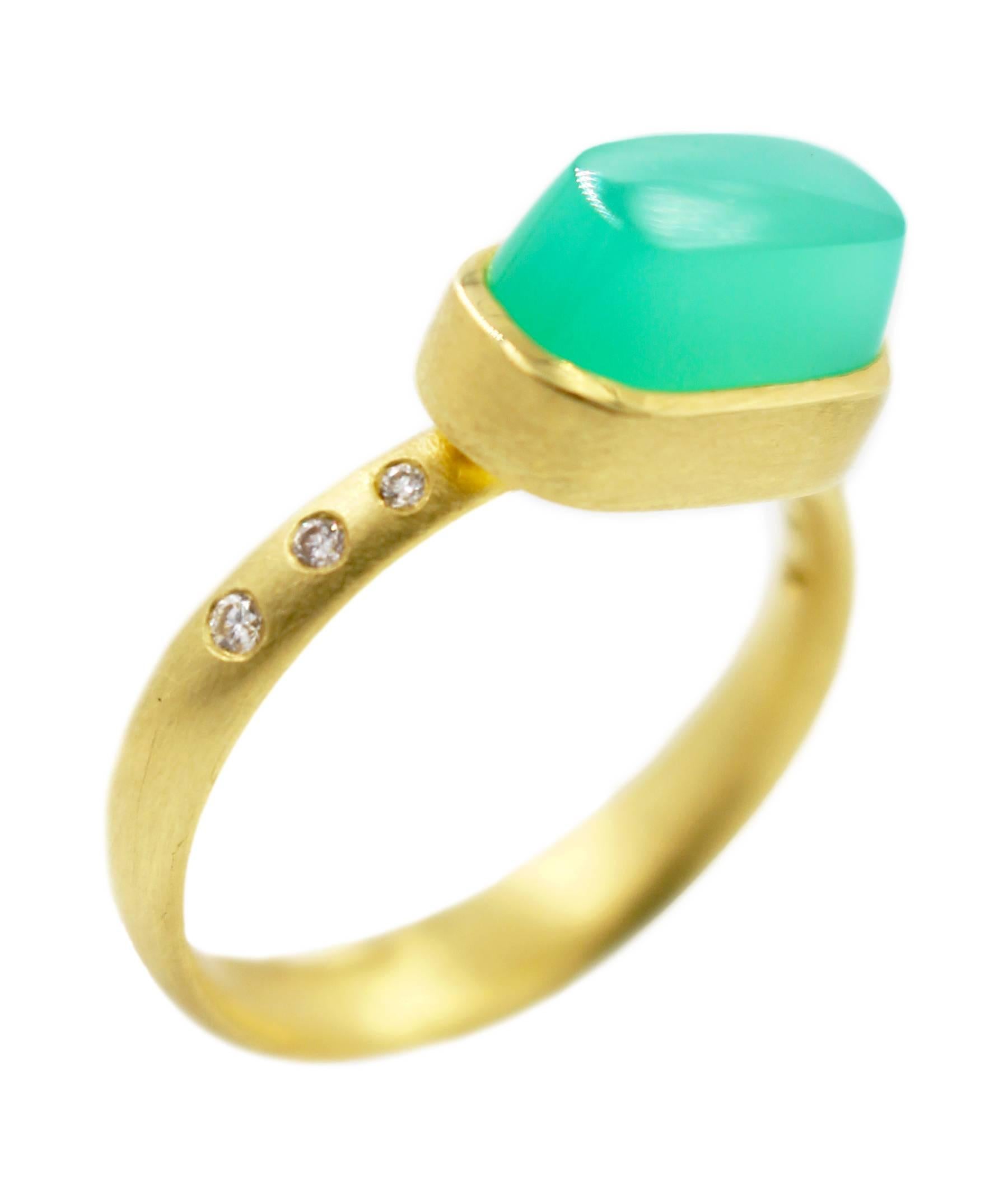 Women's or Men's Robin Waynee Chrysoprase Oval Ring, 18 Karat Gold, Chrysoprase, Diamond For Sale