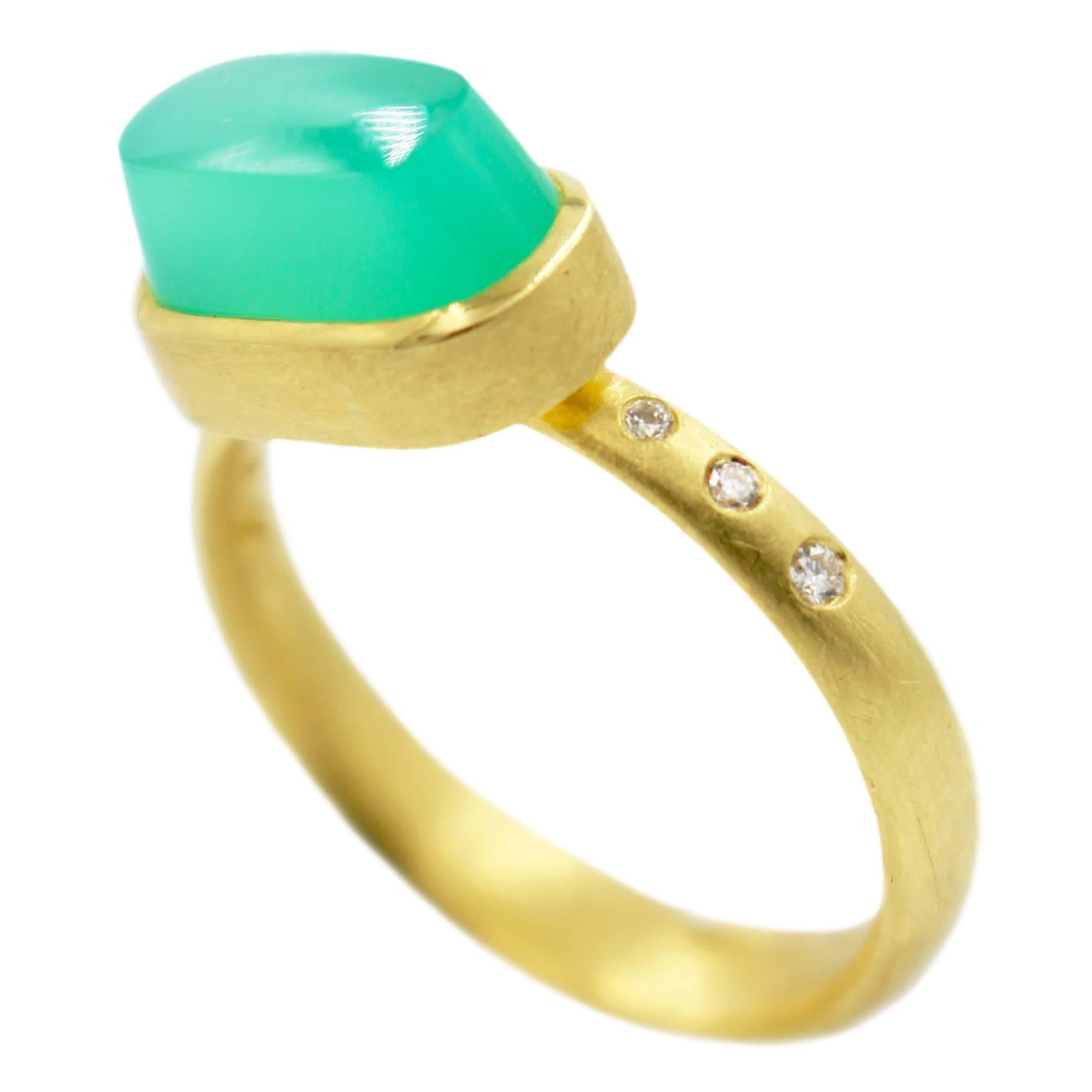 Robin Waynee Chrysoprase Oval Ring, 18 Karat Gold, Chrysoprase, Diamond For Sale 1
