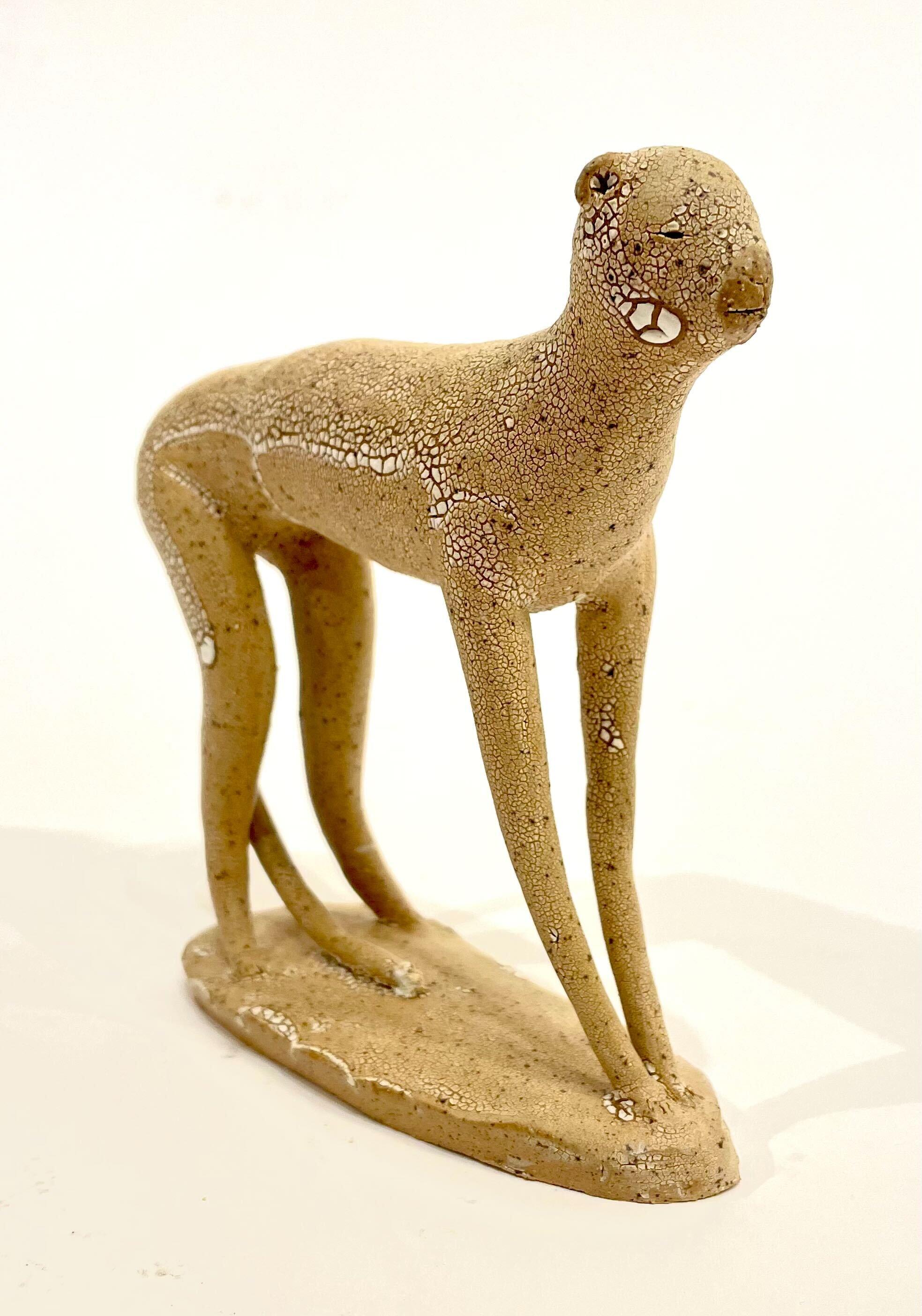 Cat à queue de serpent - Tan - Sculpture de Robin Whiteman