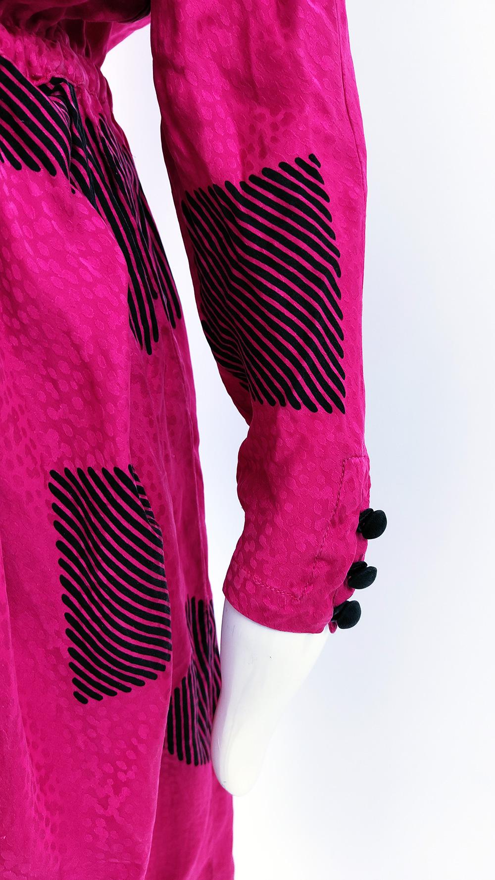 Robina Paris 80s Vintage Fuchsia Silk Architectural Sleeve Evening Dress, 1980s For Sale 5